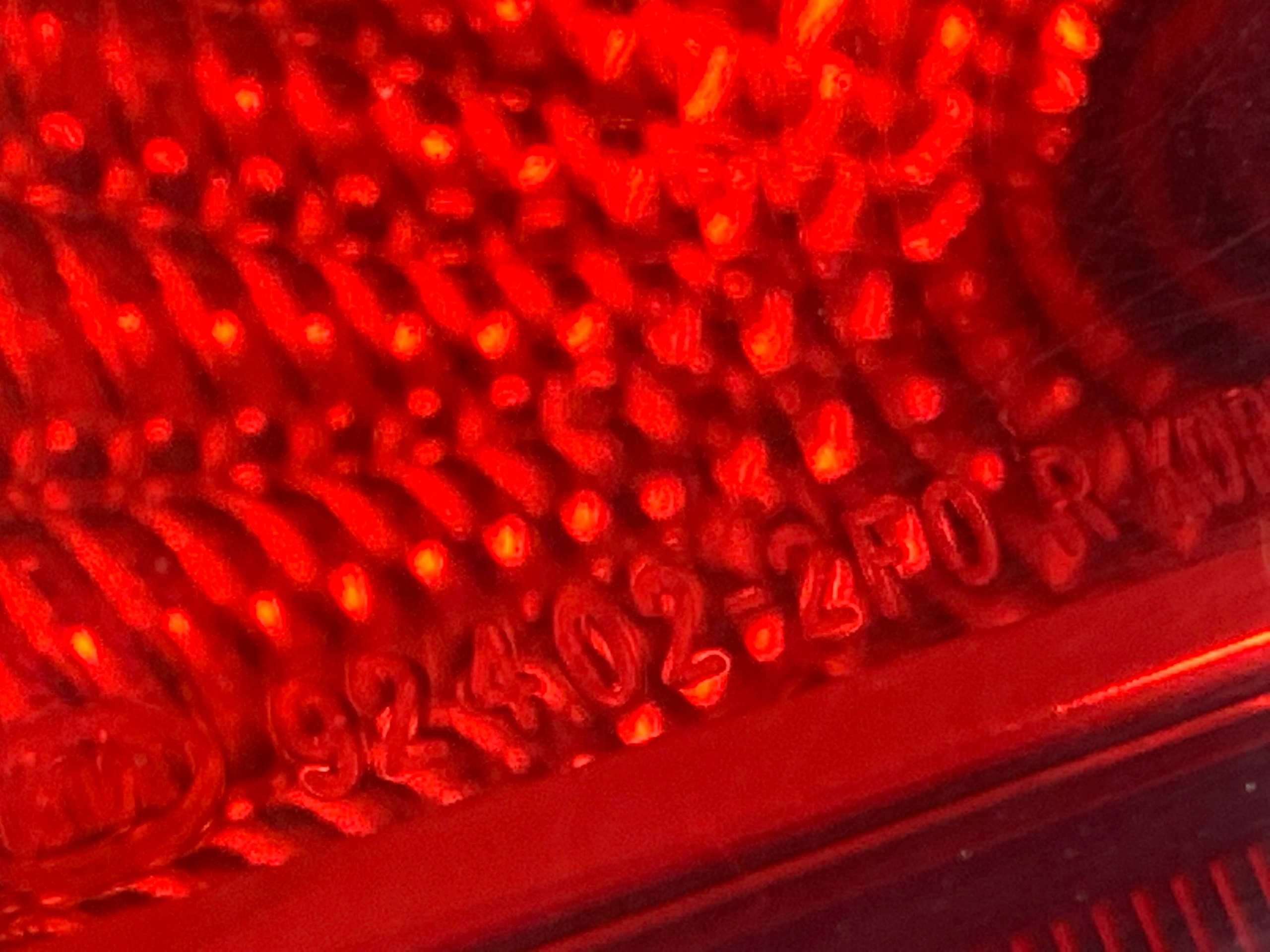 KIA CERATO I LAMPA LEWA TYŁ - zdjęcie 7