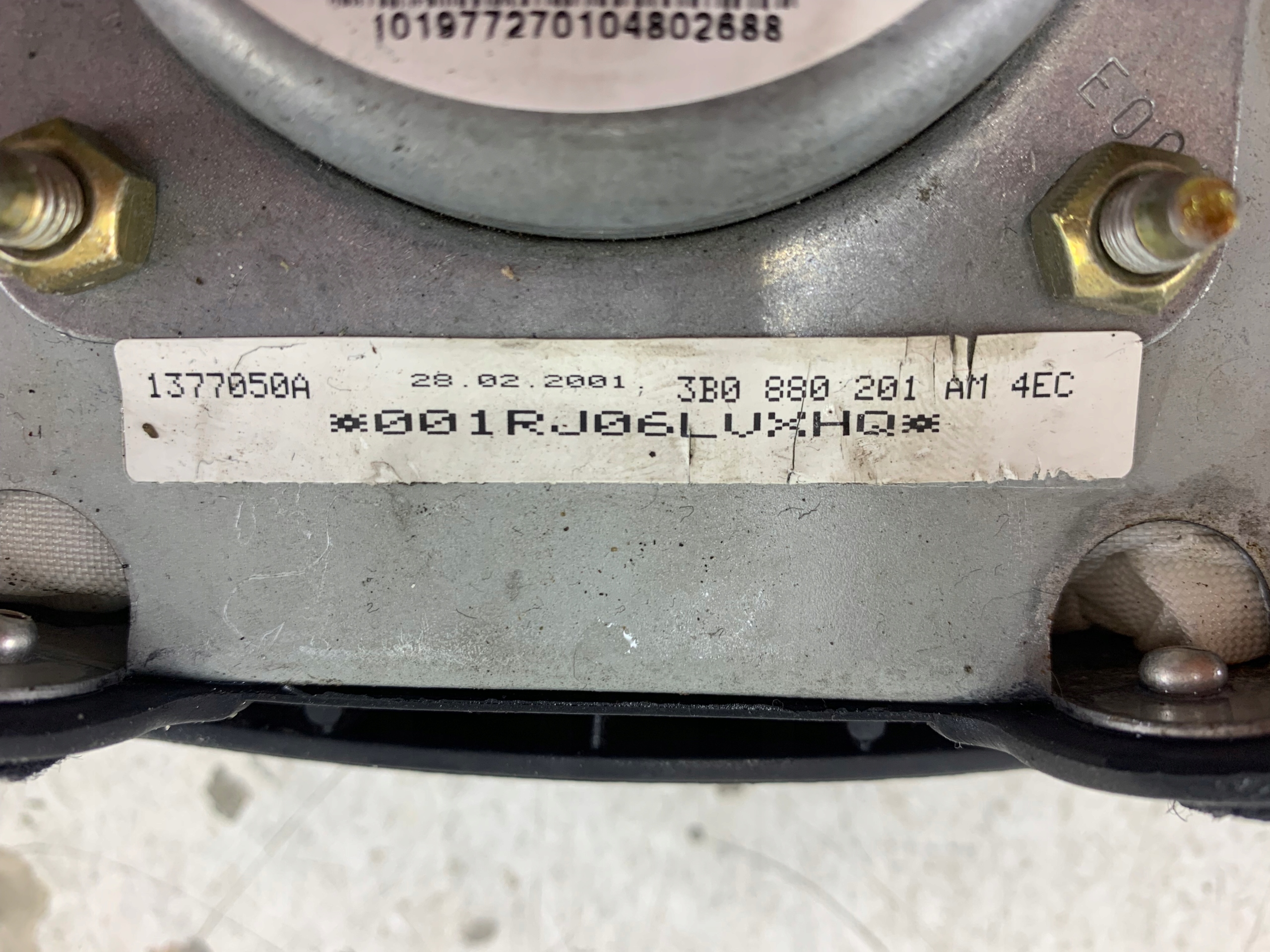 Dodatkowe zdjęcie używanej części: VW PASSAT B5 AIRBAG PODUSZKA KIEROWCY 3B0880201AM