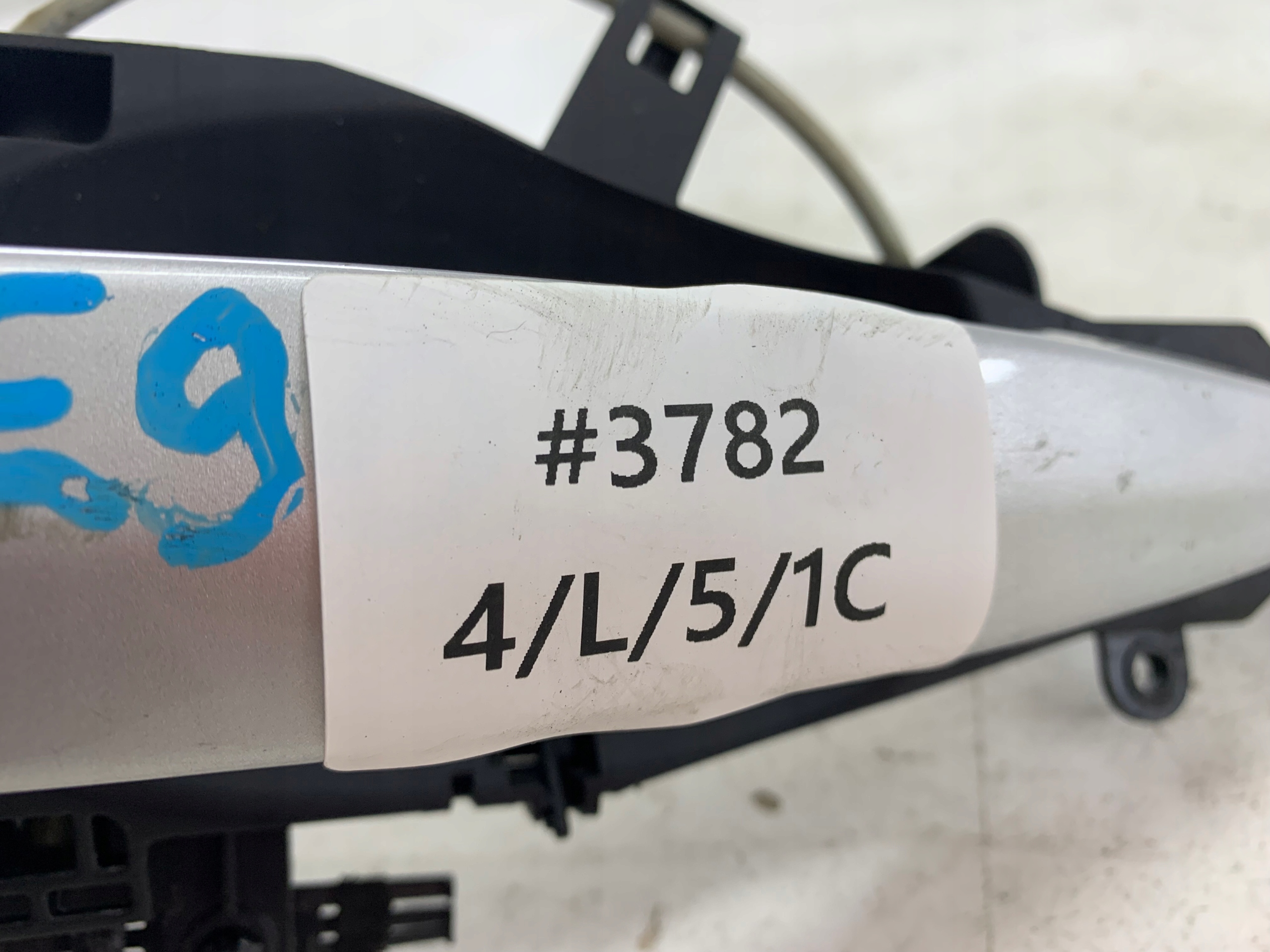BMW E91 E90 KLAMKA ZEWNĘTRZNA PRAWA PRZÓD SREBRNA - zdjęcie 7