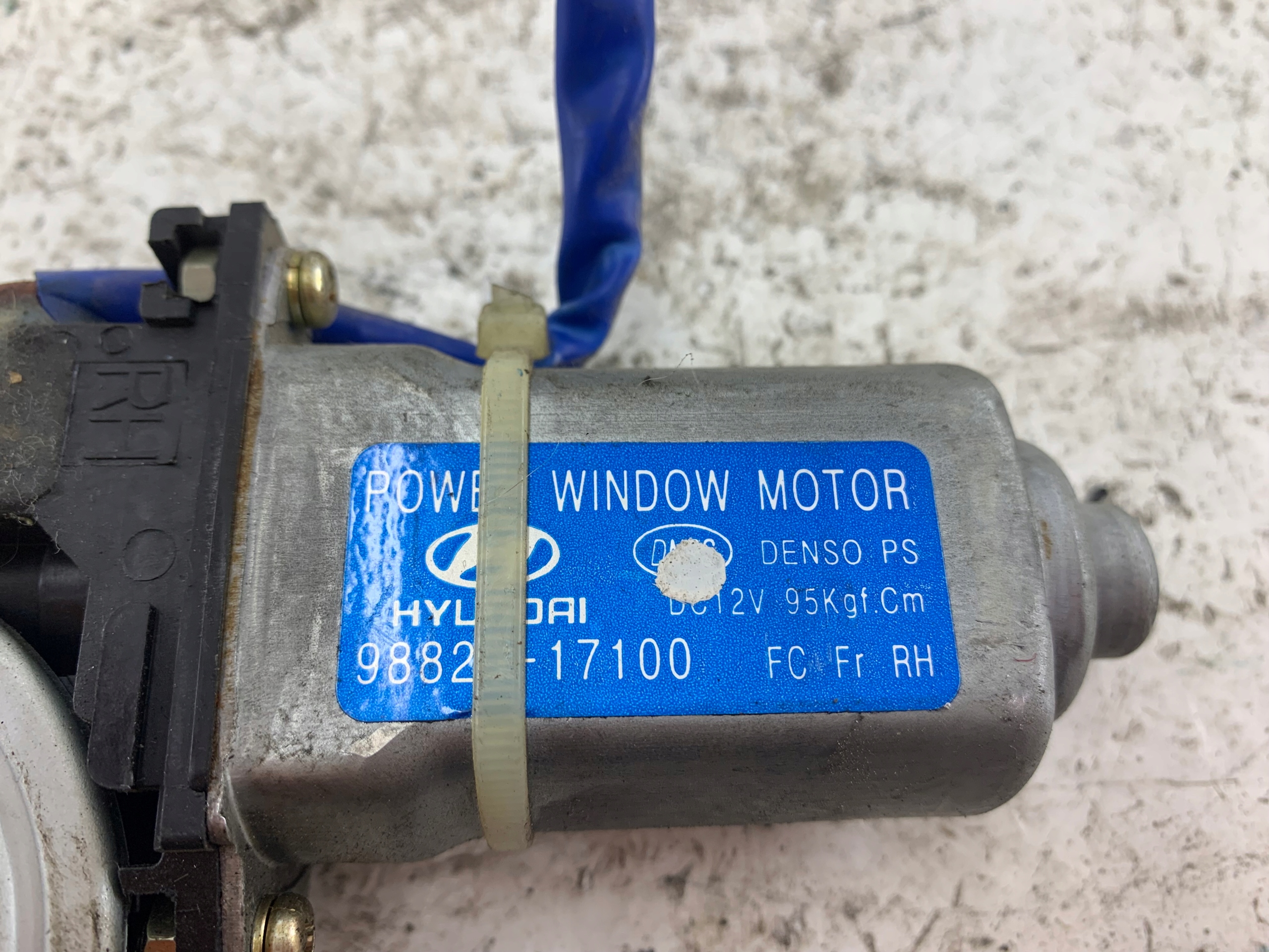 HYUNDAI MATRIX SILNICZEK SZYBY PRAWY PRZÓD 98820-17100 - zdjęcie 6