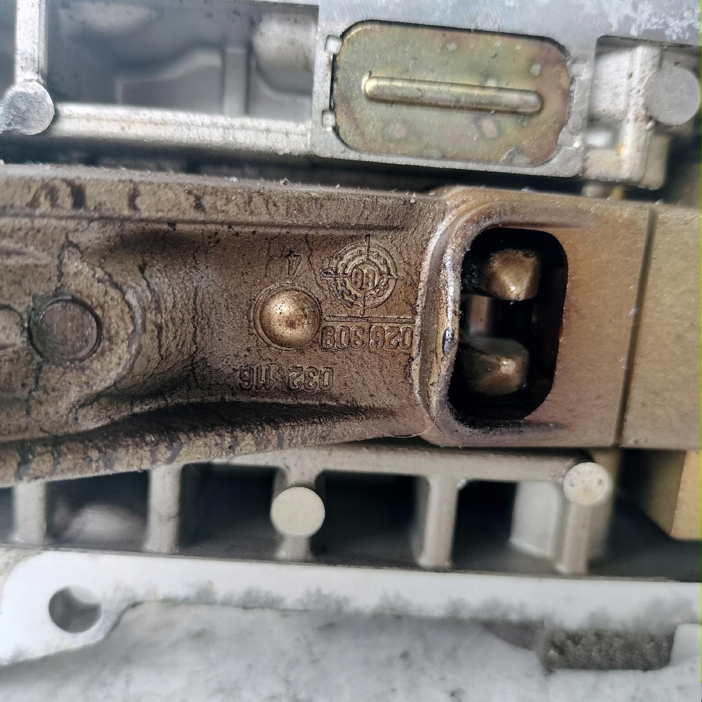 AUDI 80 B3 1.8 ROZDZIELACZ PALIWA 026133353 BOSCH - zdjęcie 5