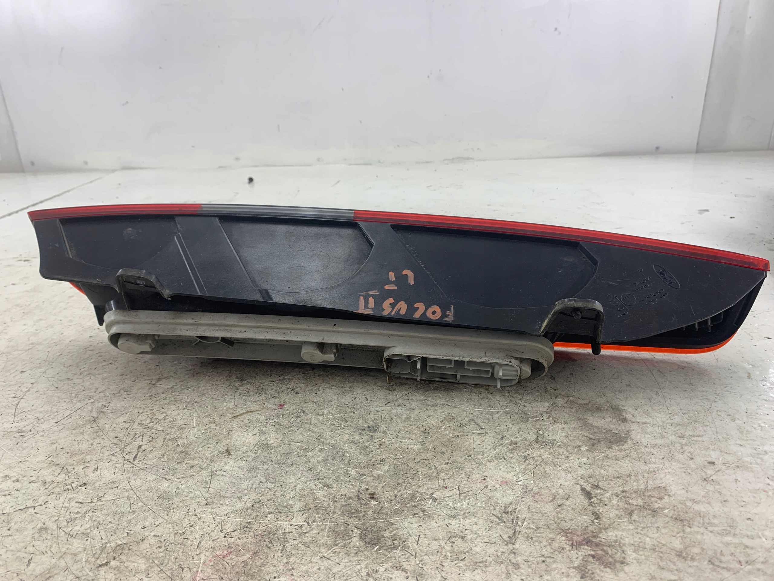 FORD FOCUS MK2 KOMBI LAMPA LEWA TYŁ - zdjęcie 4