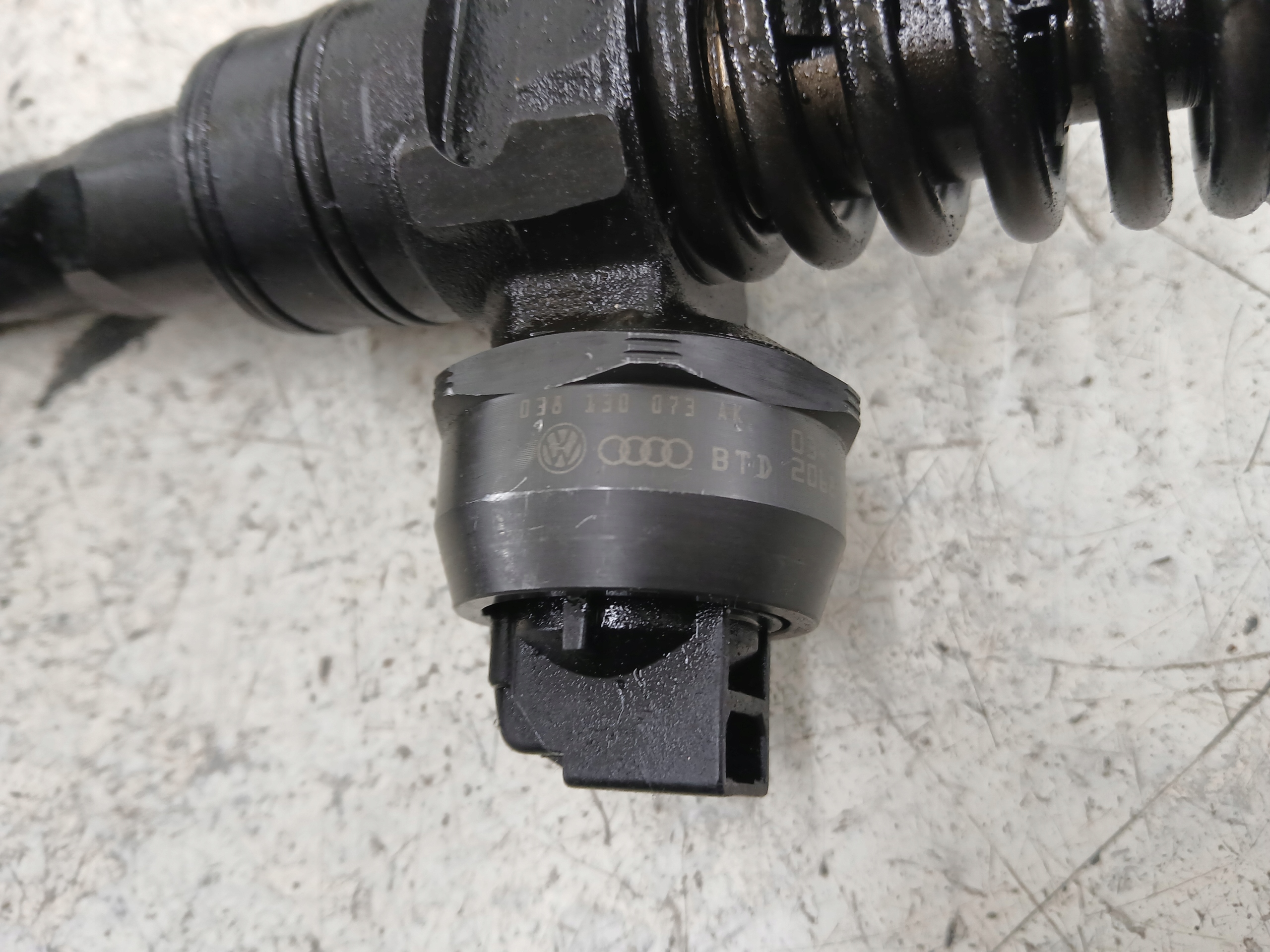 Dodatkowe zdjęcie używanej części: POMPOWTRYSK VW AUDI SEAT SKODA 1.9 TDI ASZ 038130073AK