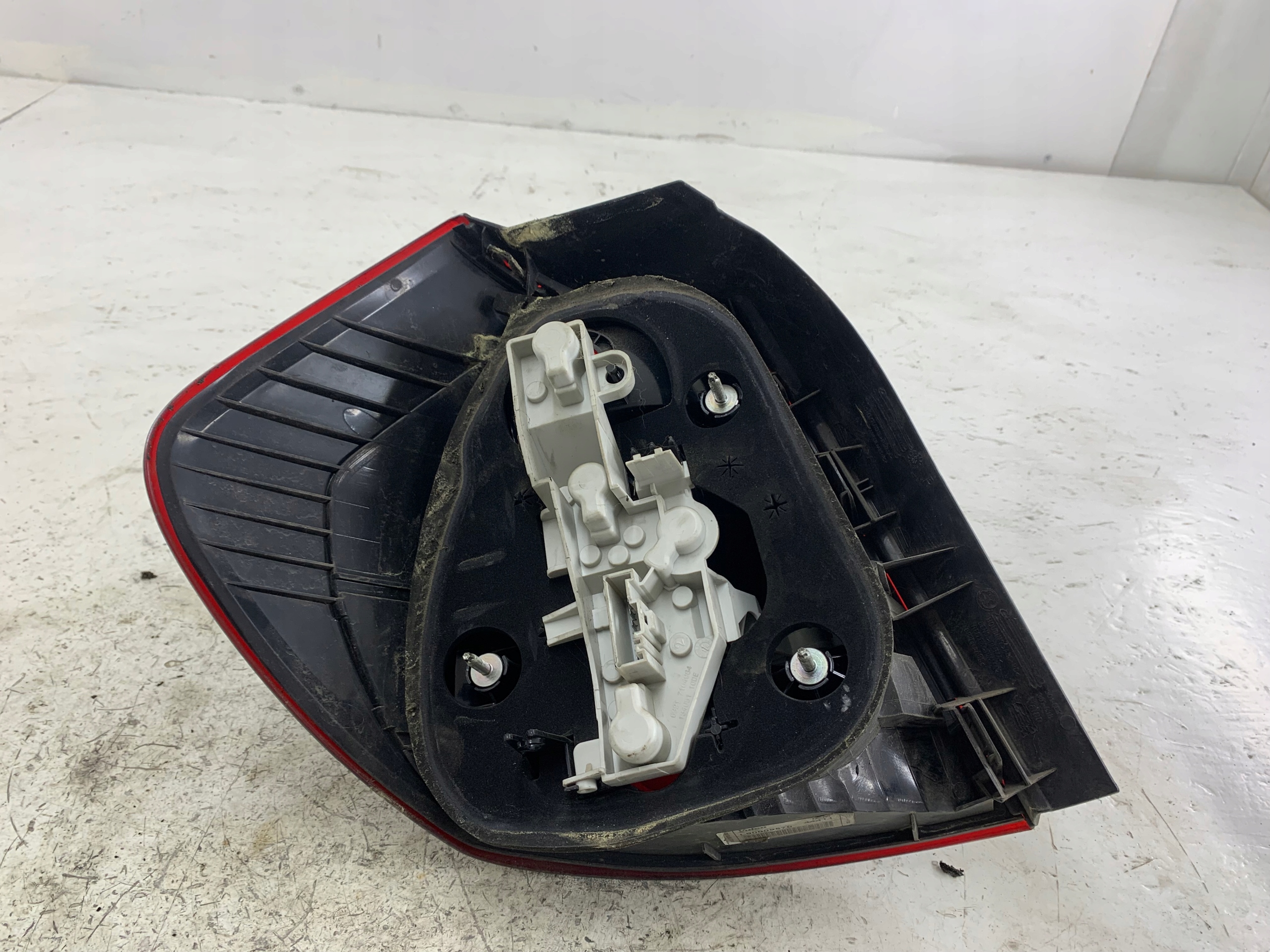 Dodatkowe zdjęcie używanej części: BMW E87 LIFT LAMPA PRAWA TYŁ CIEMNA TUNING