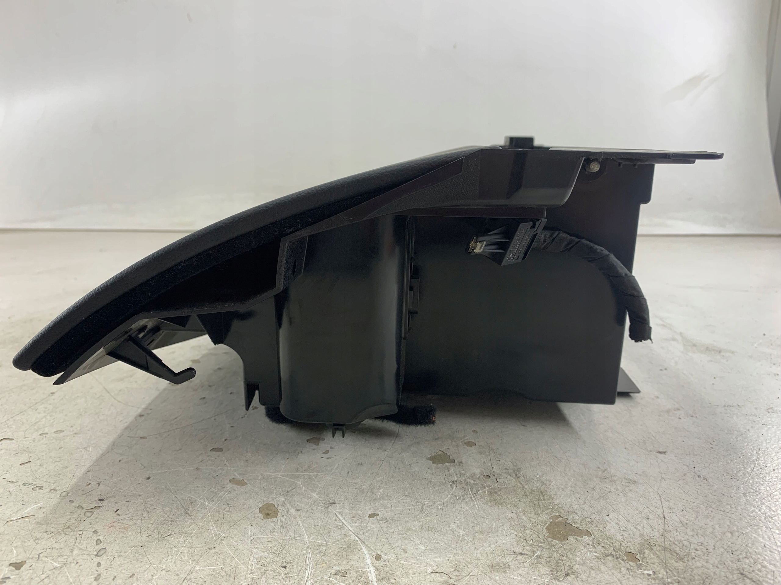 BMW E60 SCHOWEK PASAŻERA CZARNY - zdjęcie 4
