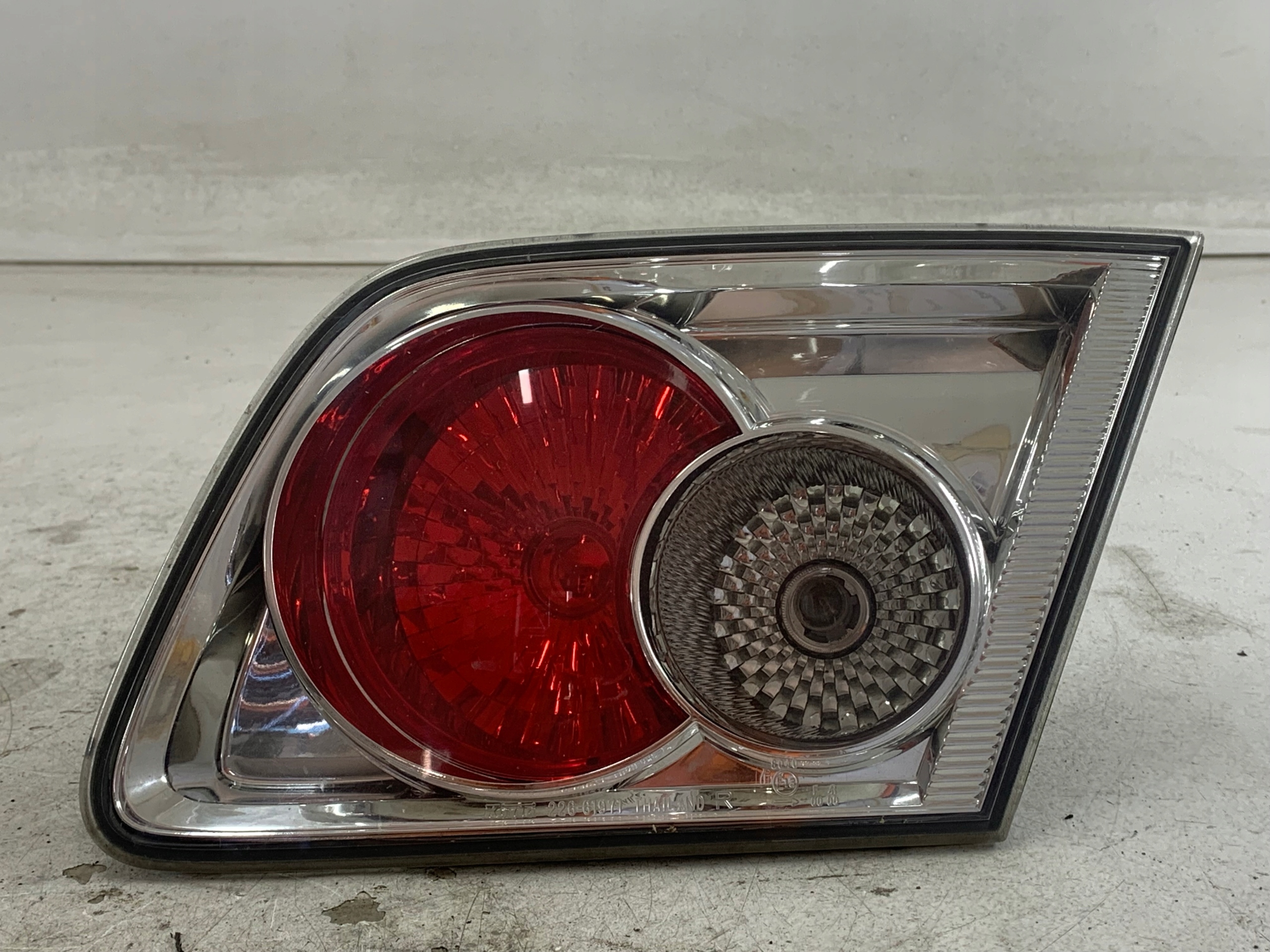 Dodatkowe zdjęcie używanej części: MAZDA 6 GG SEDAN LAMPA PRAWA TYŁ KLAPA