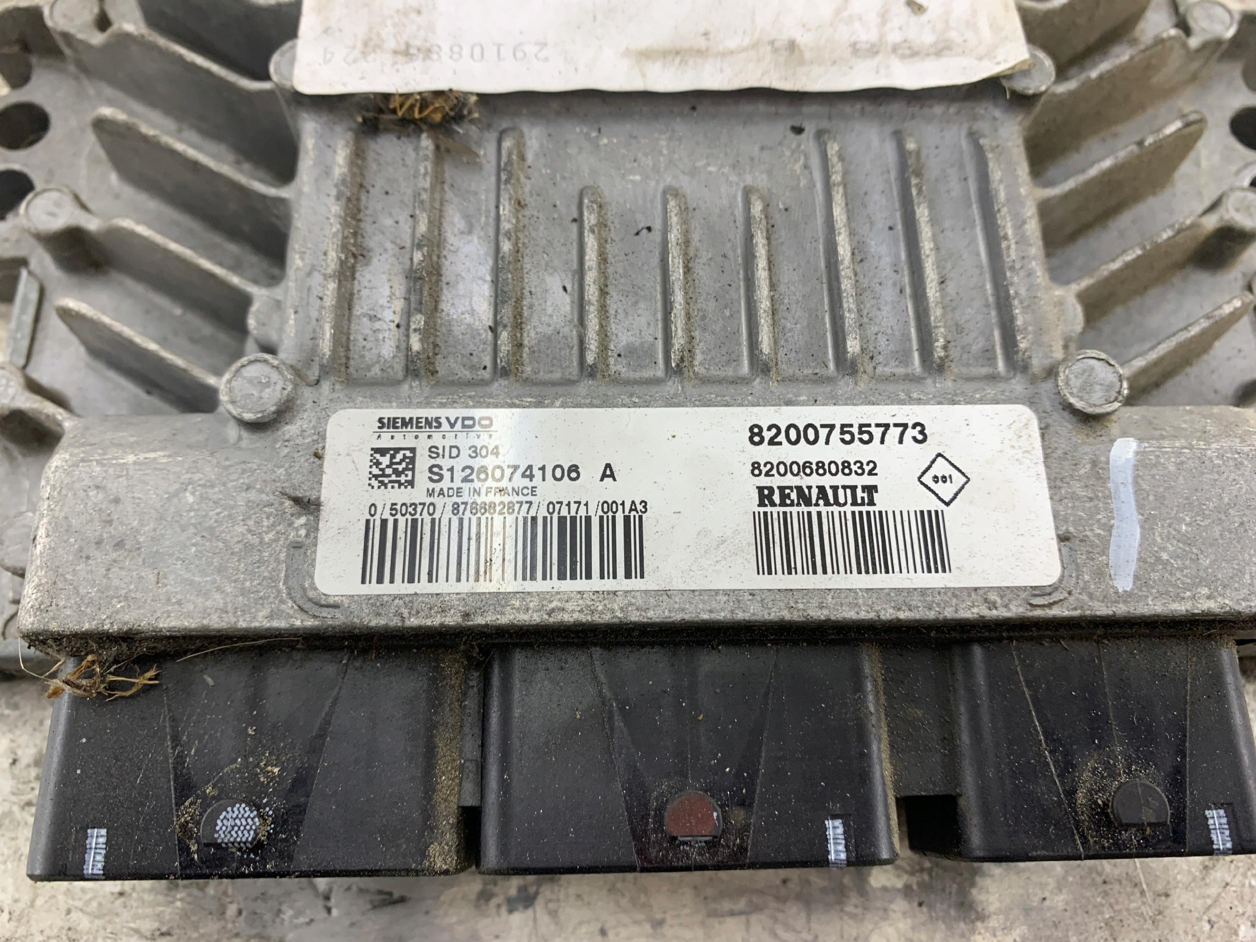 Dodatkowe zdjęcie używanej części: RENAULT MEGANE II LIFT 1.5 DCI STEROWNIK SILNIKA 8200755773