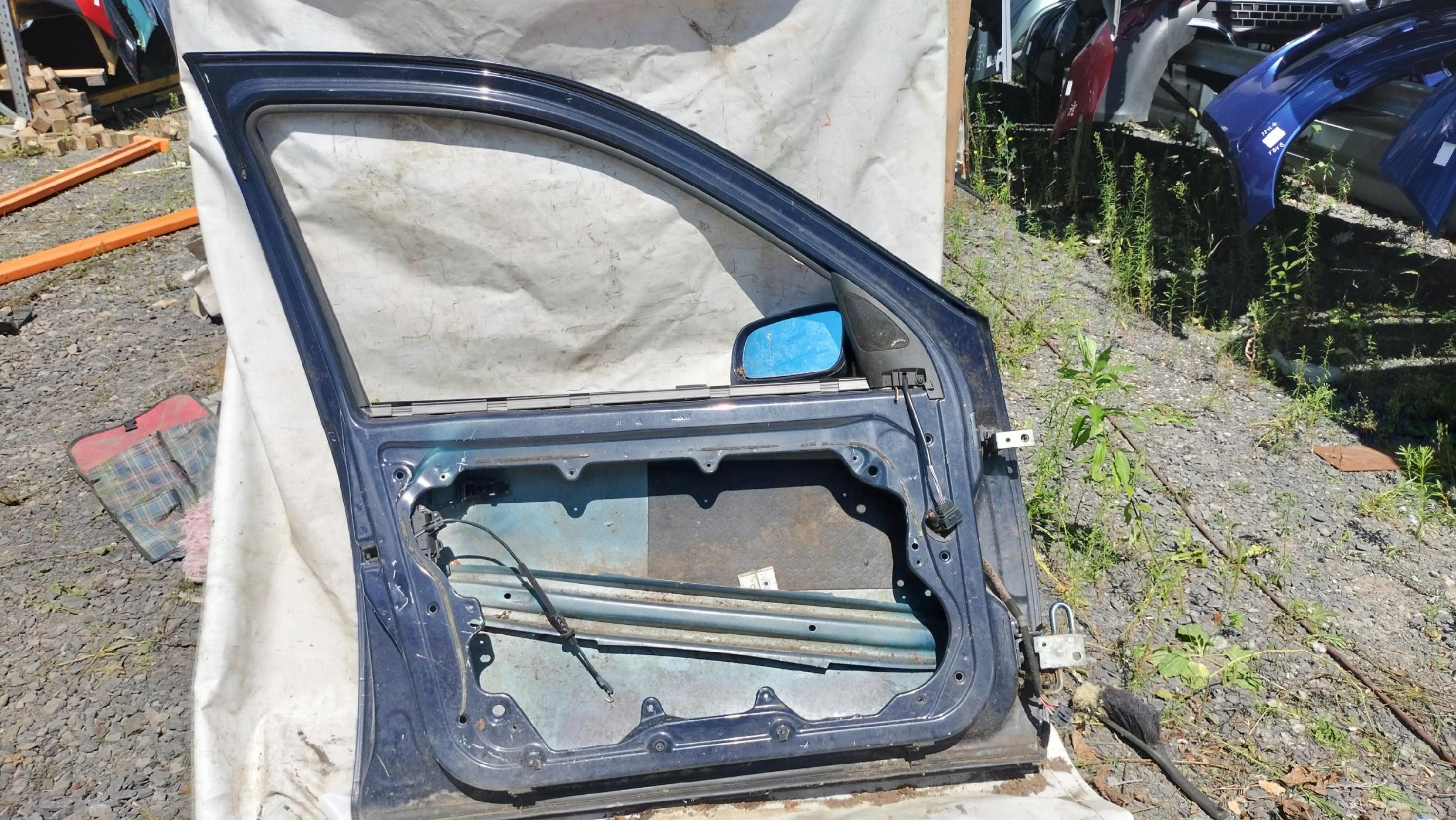 Dodatkowe zdjęcie używanej części: VW GOLF IV DRZWI LEWY PRZÓD NIEBIESKIE