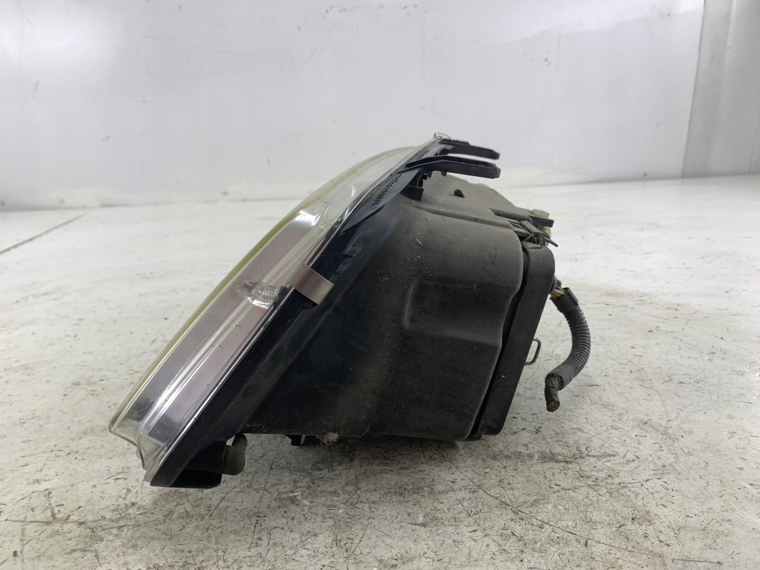 VW BORA LAMPA PRAWA PRZÓD - zdjęcie 3