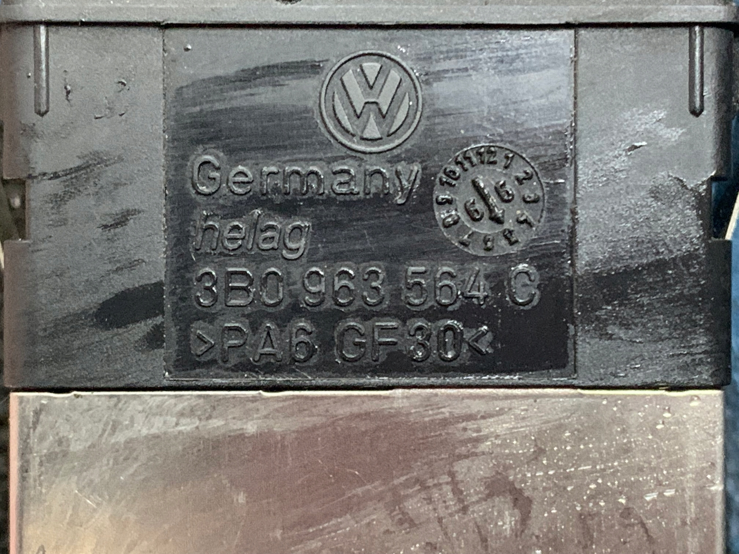 Dodatkowe zdjęcie używanej części: VW PASSAT B5 PRZEŁĄCZNIK OGRZEWANIA FOTELA 3B0963564C