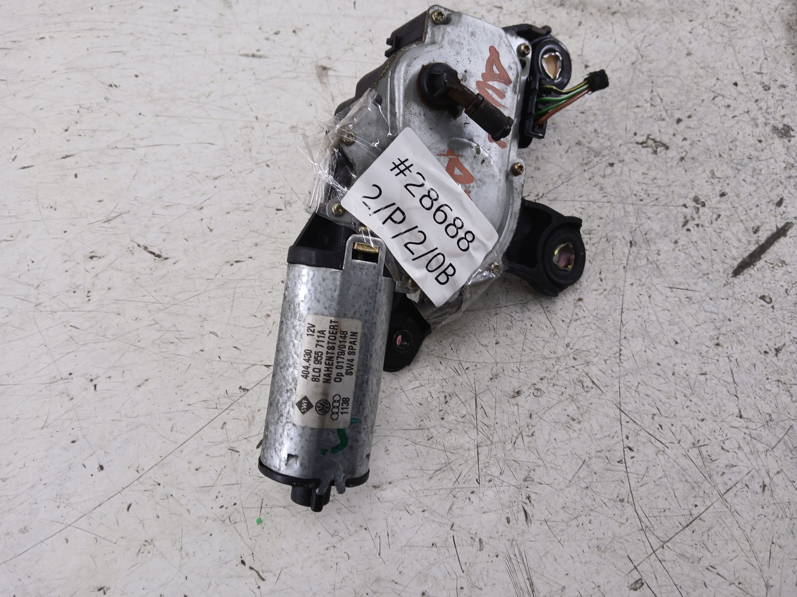 AUDI A3 8L MECHANIZM WYCIERACZKI TYŁ 8L0955711A - zdjęcie 6