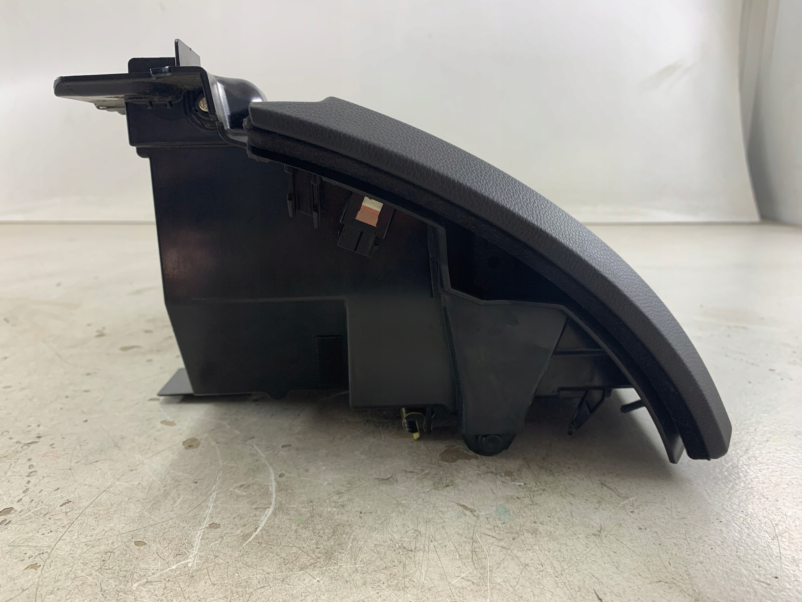BMW E60 SCHOWEK PASAŻERA CZARNY - zdjęcie 6