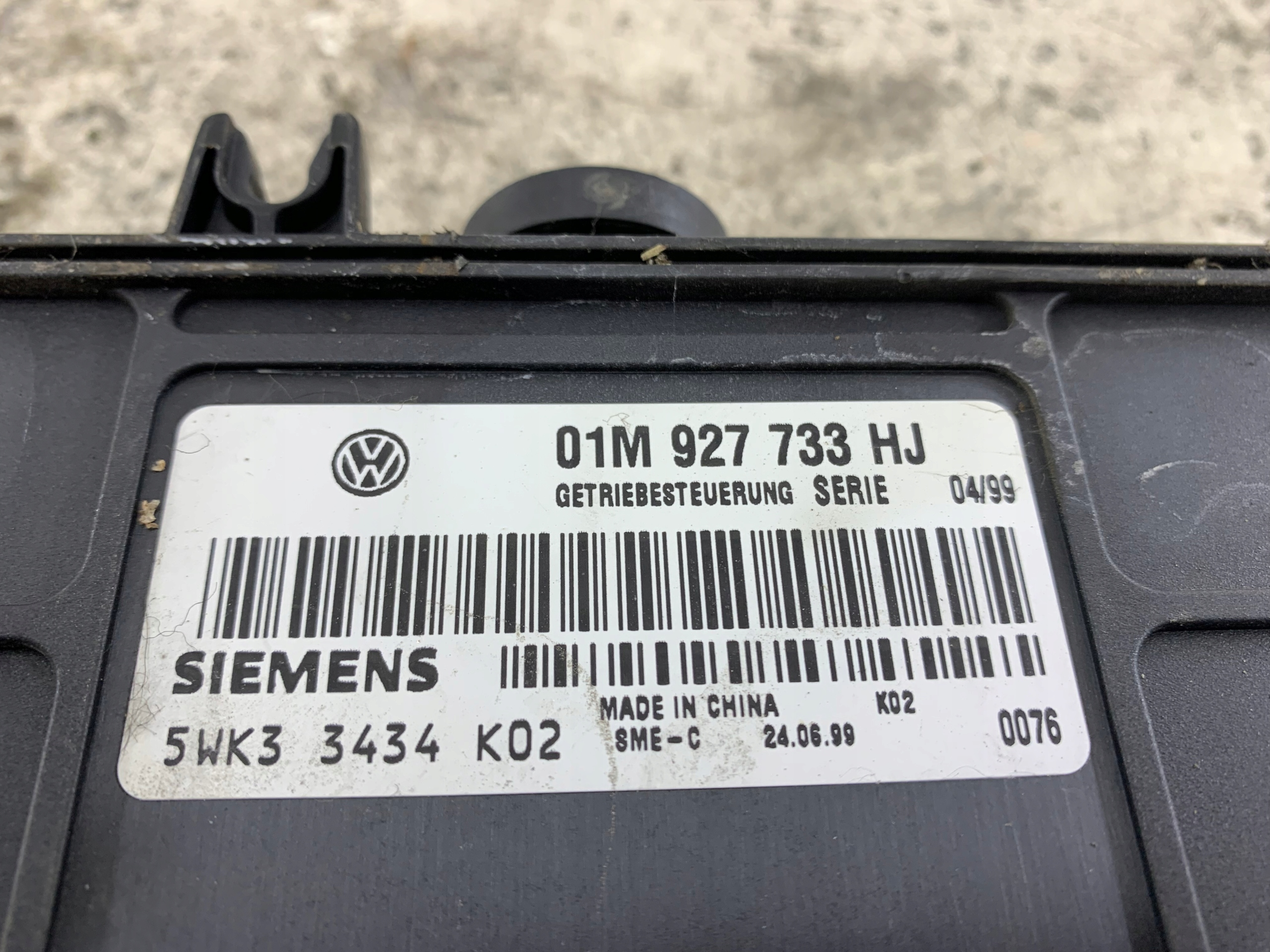 Dodatkowe zdjęcie używanej części: VW GOLF IV 1.6 STEROWNIK SKRZYNI BIEGÓW AUTOMAT 01M927733HJ