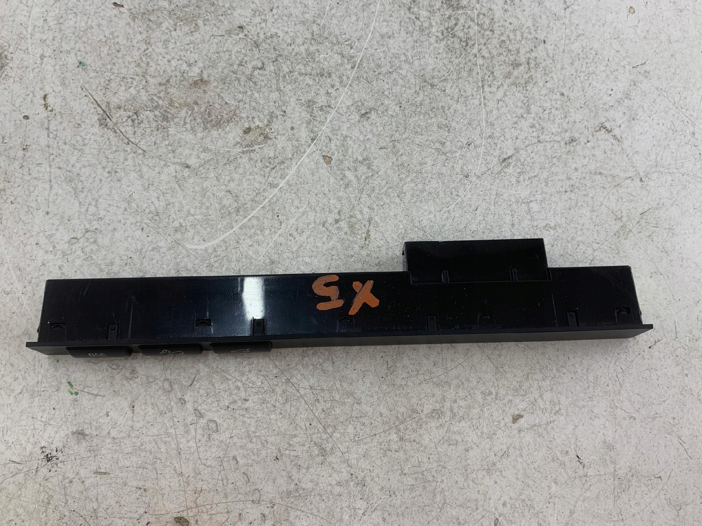 Dodatkowe zdjęcie używanej części: BMW E53 X5 PANEL PRZEŁĄCZNIK DSC BAGAŻNIKA 8373733