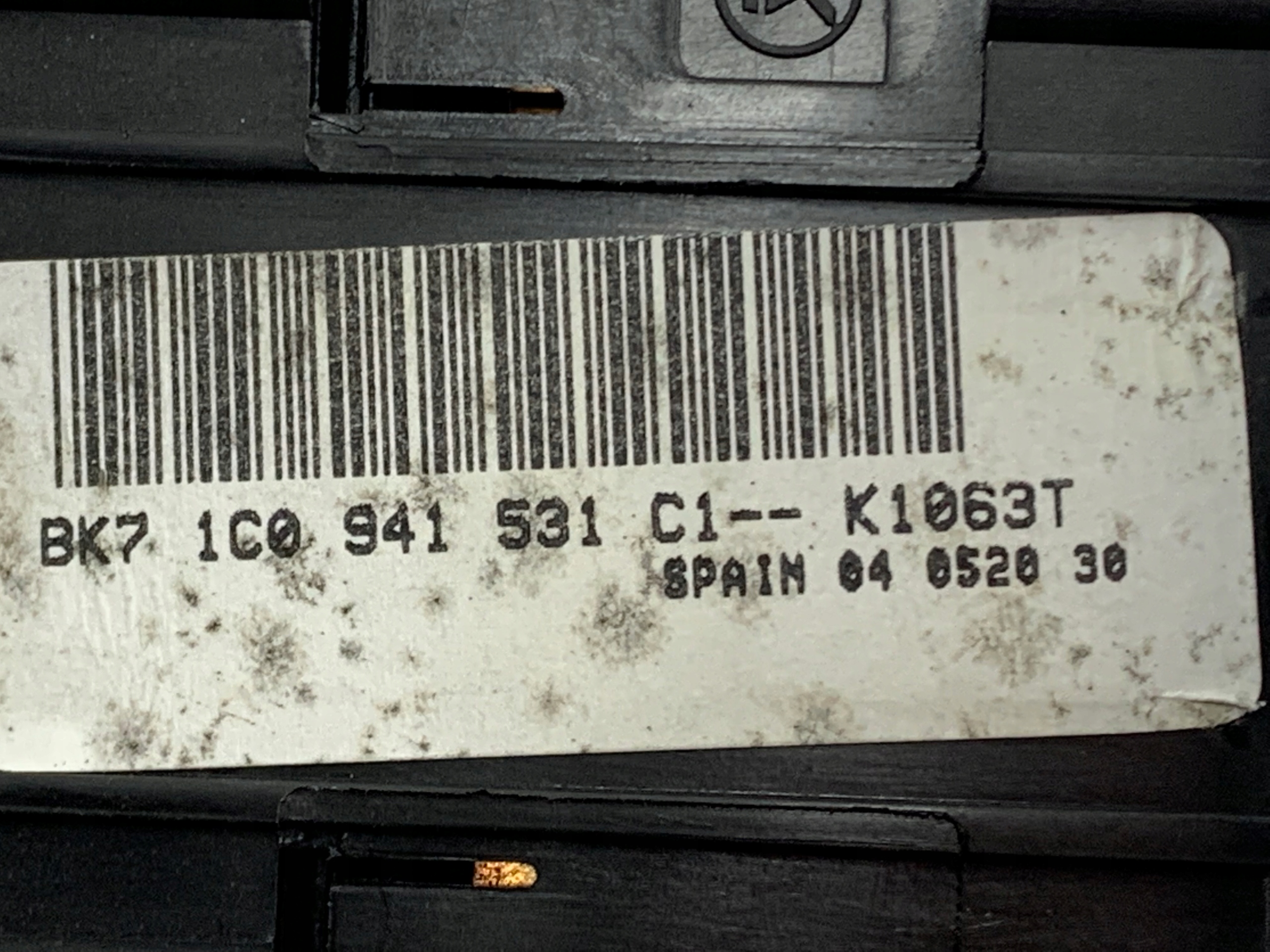 Dodatkowe zdjęcie używanej części: VW GOLF IV PASSAT B5 PRZEŁĄCZNIK ŚWIATEŁ 1C0941531