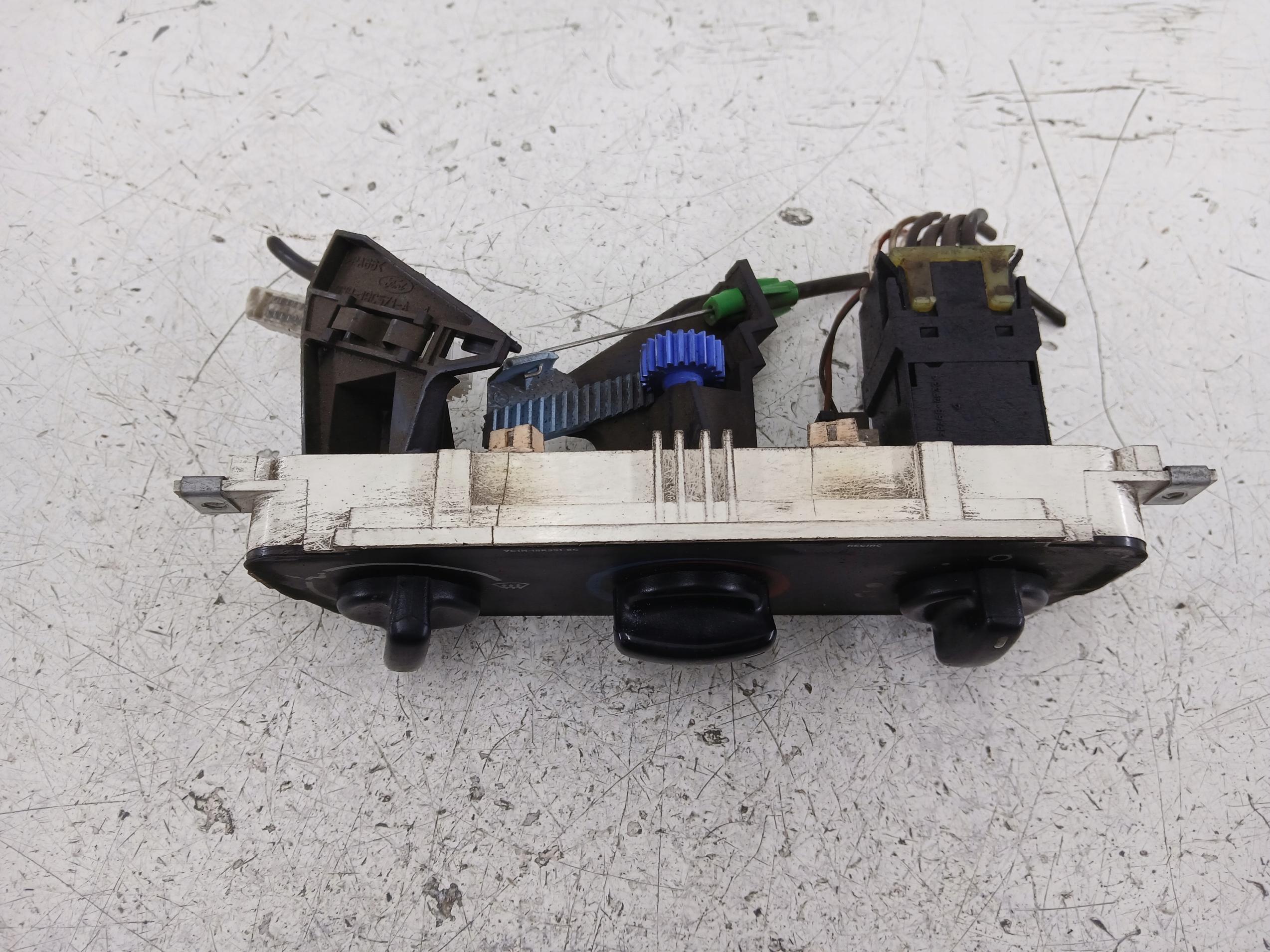 Dodatkowe zdjęcie używanej części: FORD TRANSIT MK5 PANEL NAWIEWU OGRZEWANIA YC1H-18K391-BC