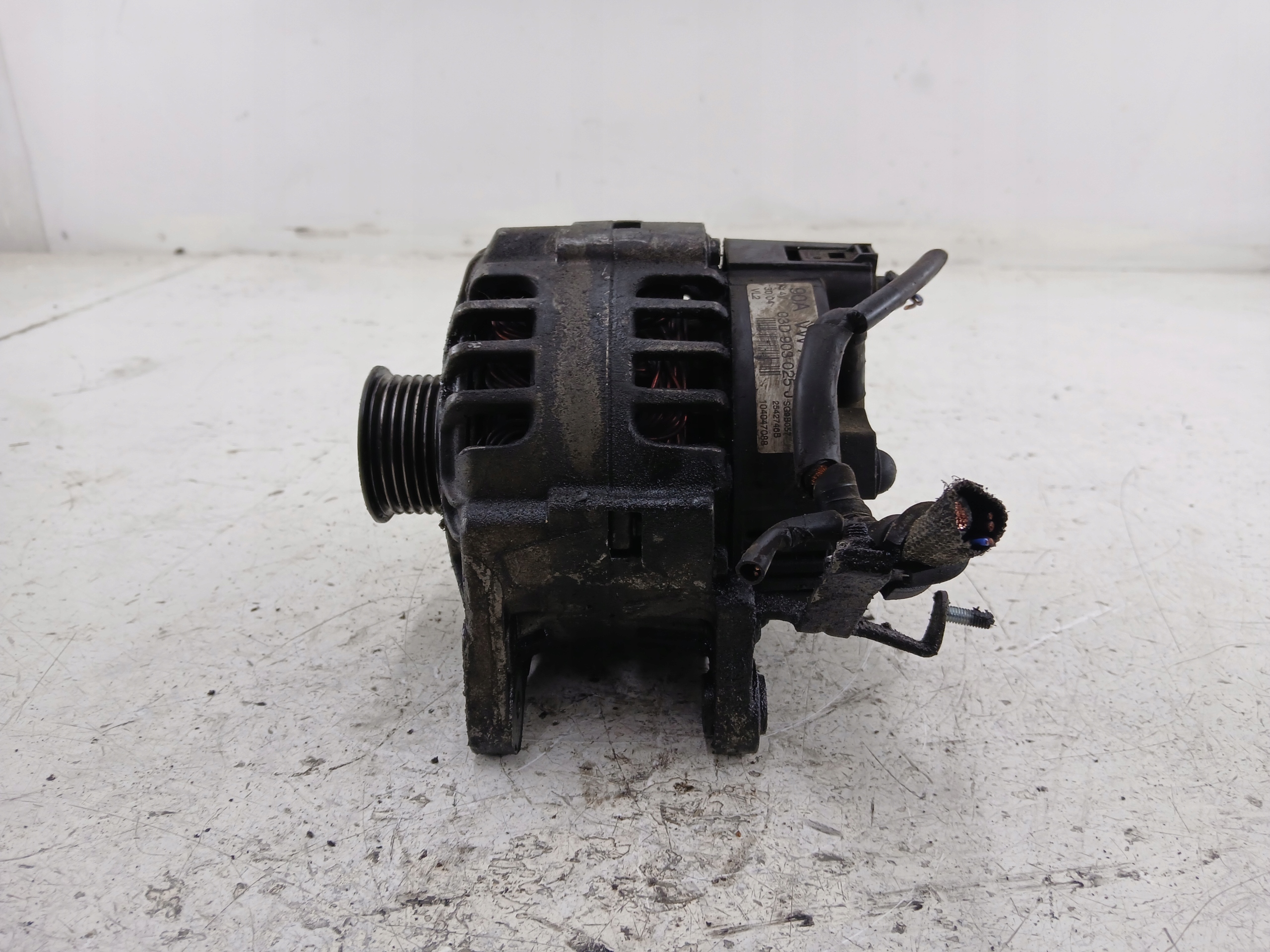 Dodatkowe zdjęcie używanej części: SKODA FABIA II VW POLO 9N 1.2 ALTERNATOR 03D903025J 90A