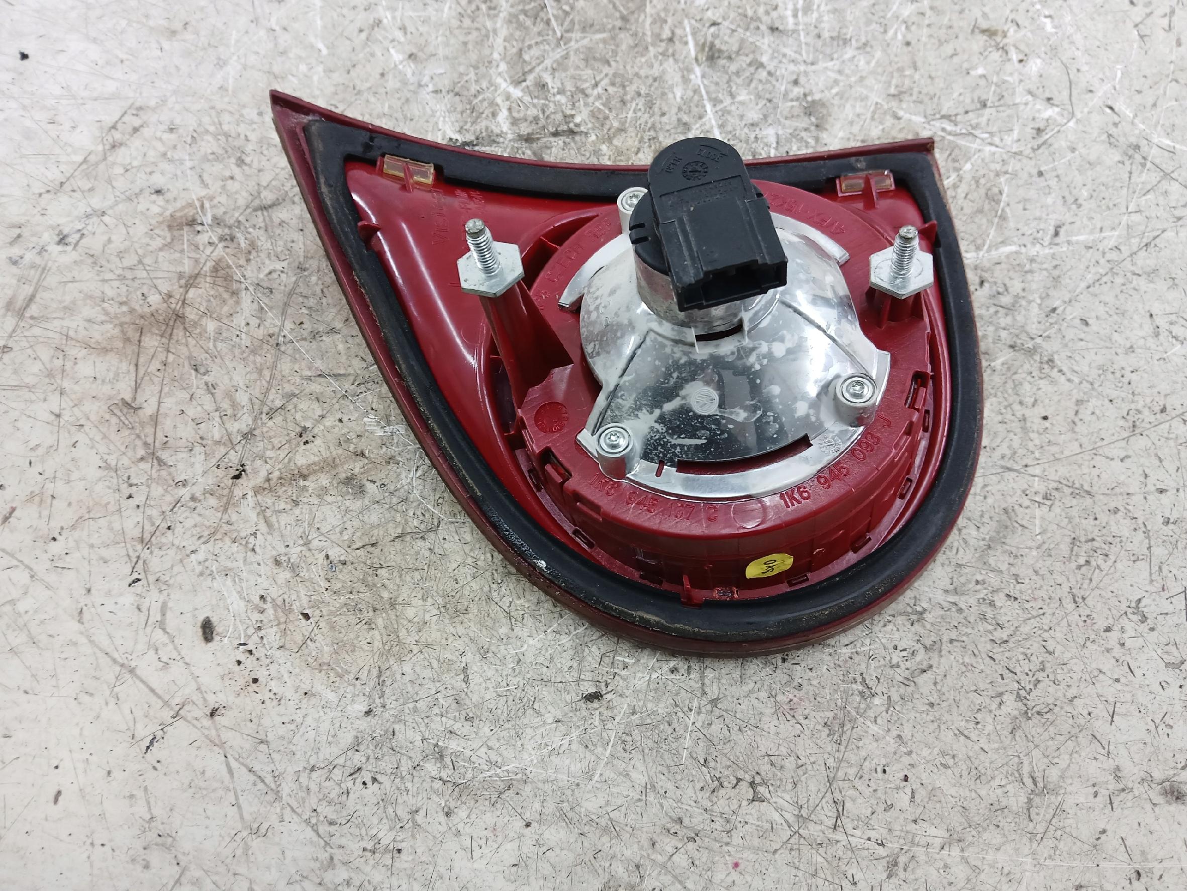 VW GOLF V LAMPA LEWA TYŁ KLAPA - zdjęcie 5