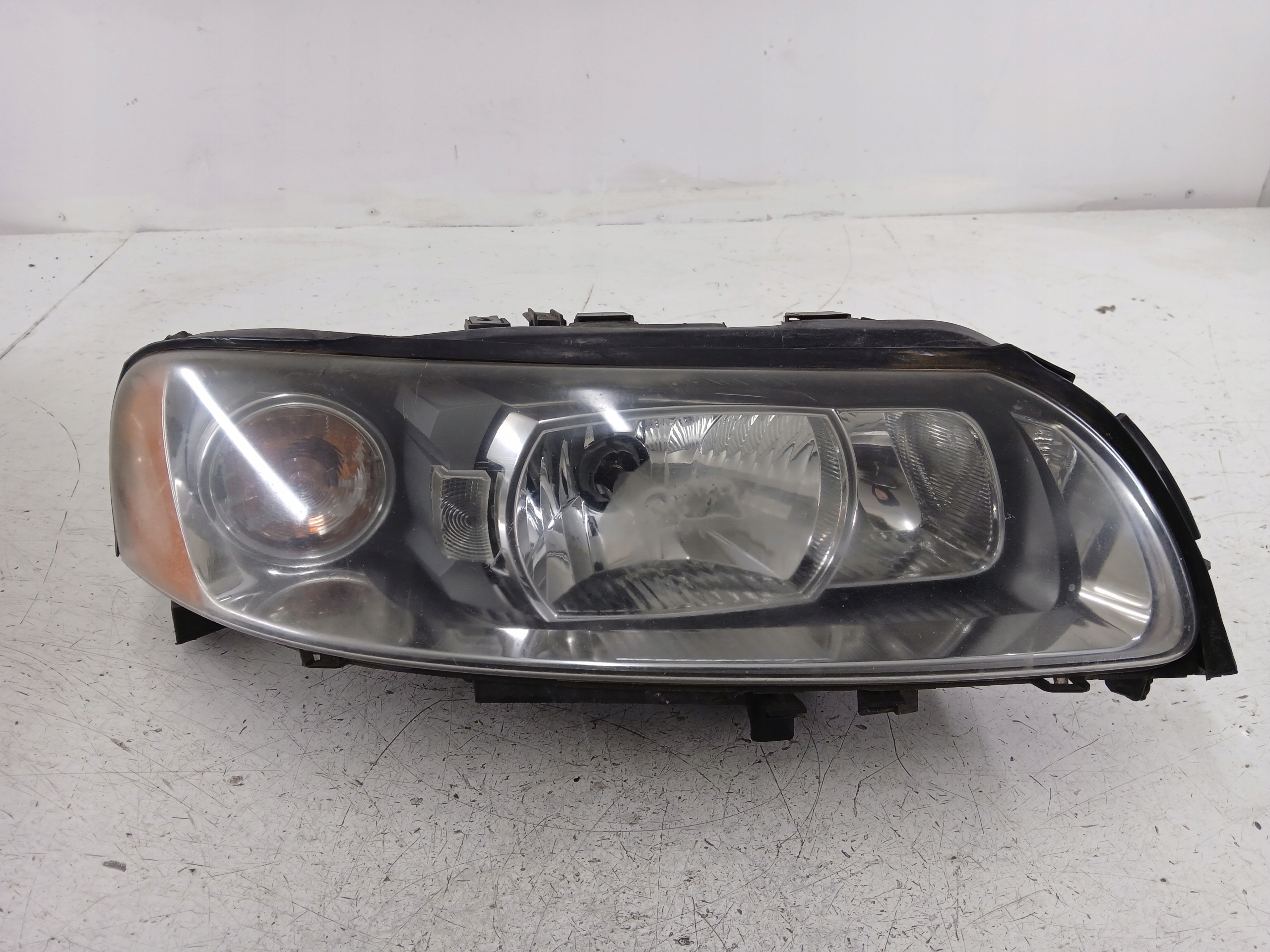 Dodatkowe zdjęcie używanej części: VOLVO V70 II XC70 LAMPA LEWA PRZÓD XENON + PRZETWORNICA 30784250 EUROPA
