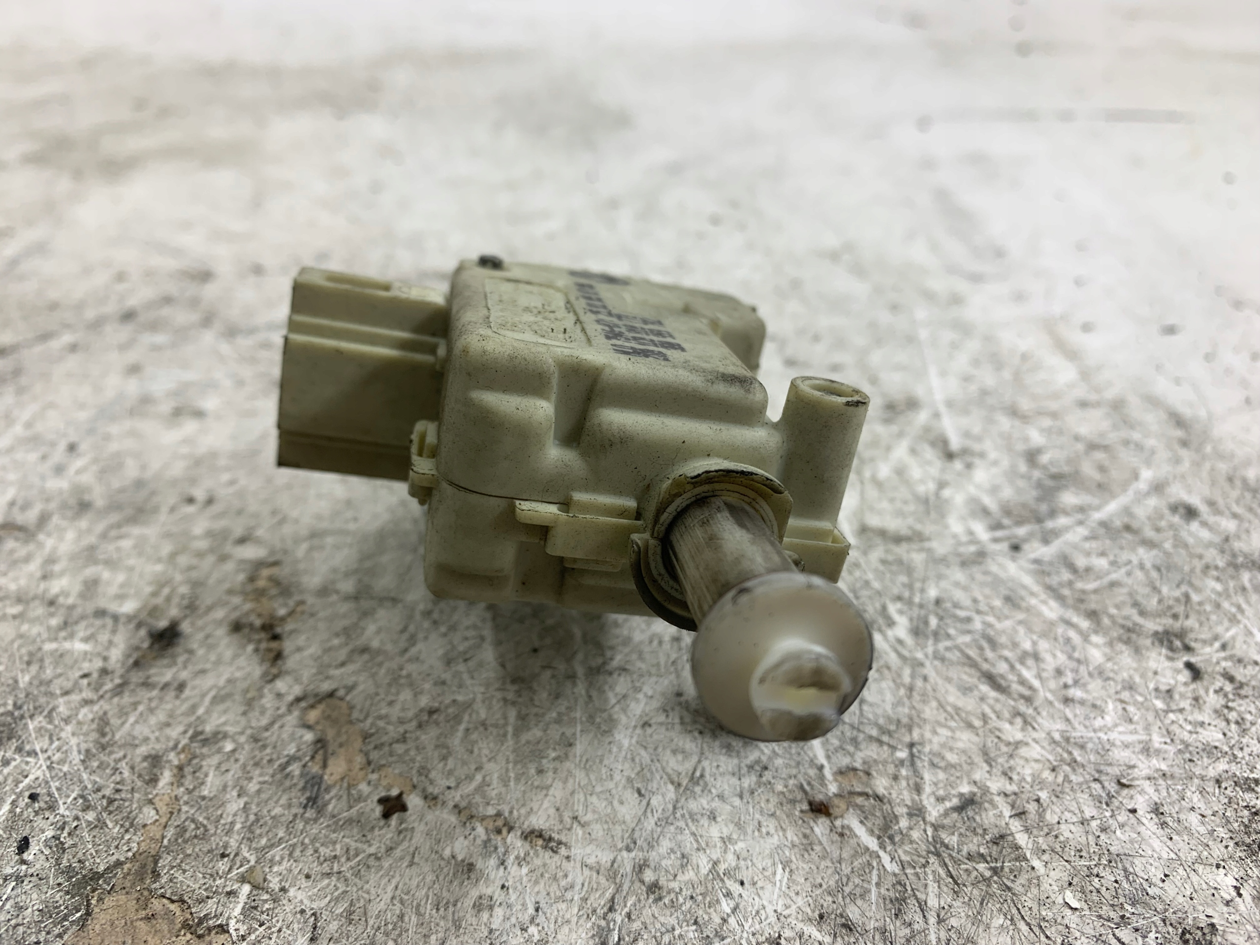 VW PHAETON SIŁOWNIK KLAPKI WLEWU PALIWA 1C0810773 - zdjęcie 5