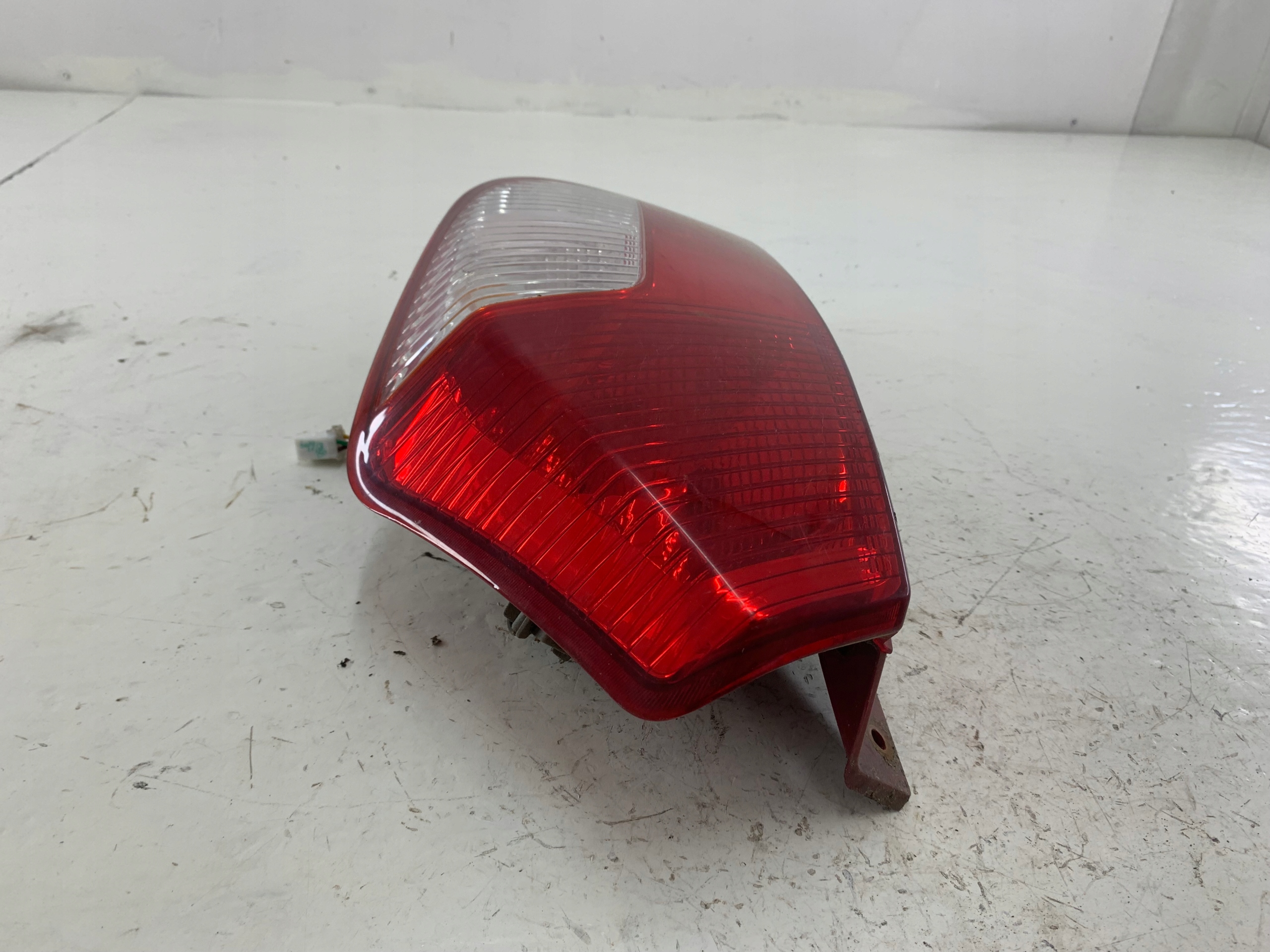 Dodatkowe zdjęcie używanej części: HYUNDAI i10 LAMPA PRAWA TYŁ