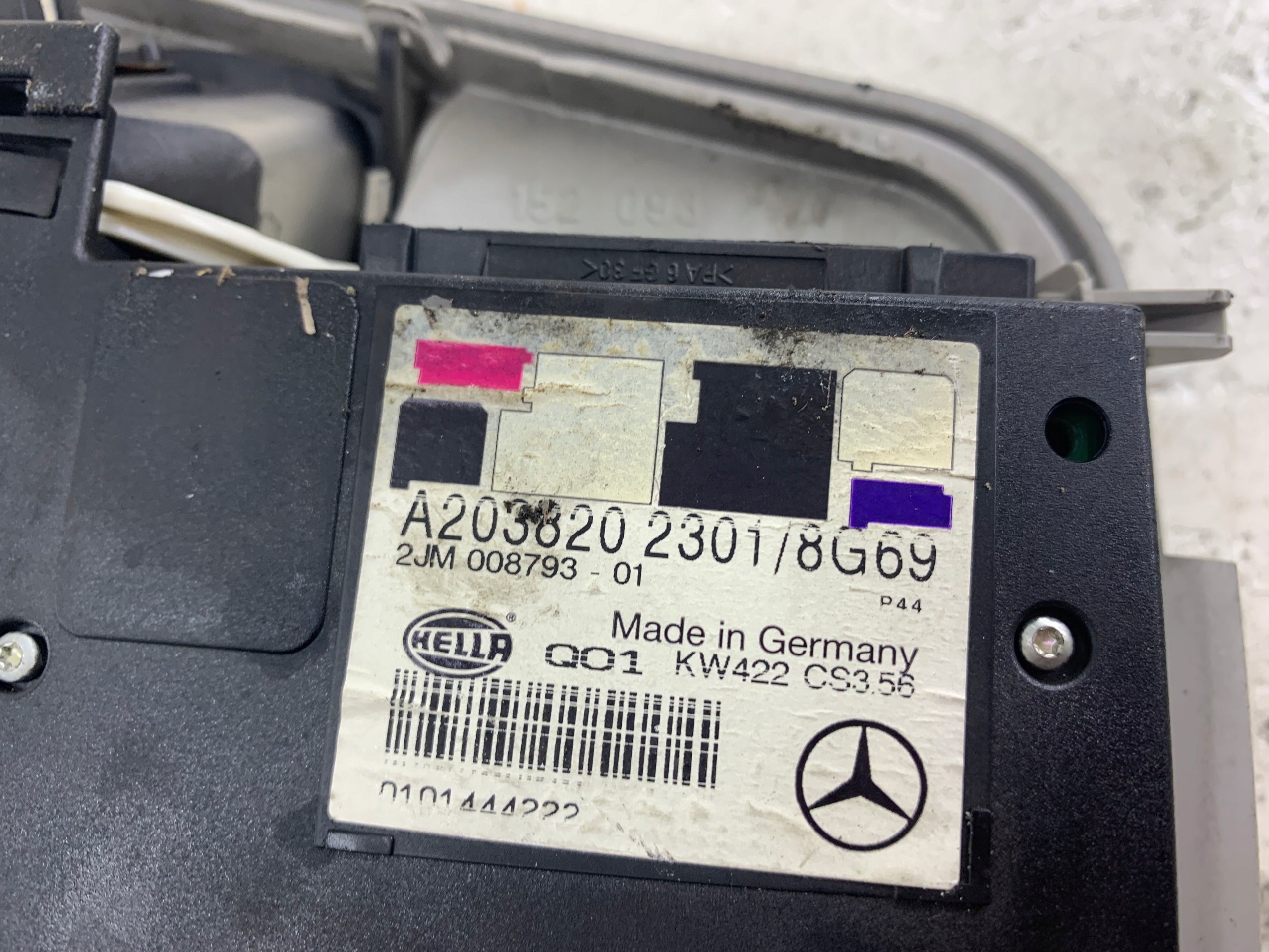 Dodatkowe zdjęcie używanej części: MERCEDES W203 LAMPKA PODSUFITKI OŚWIETLENIE WNĘTRZA A2038202301