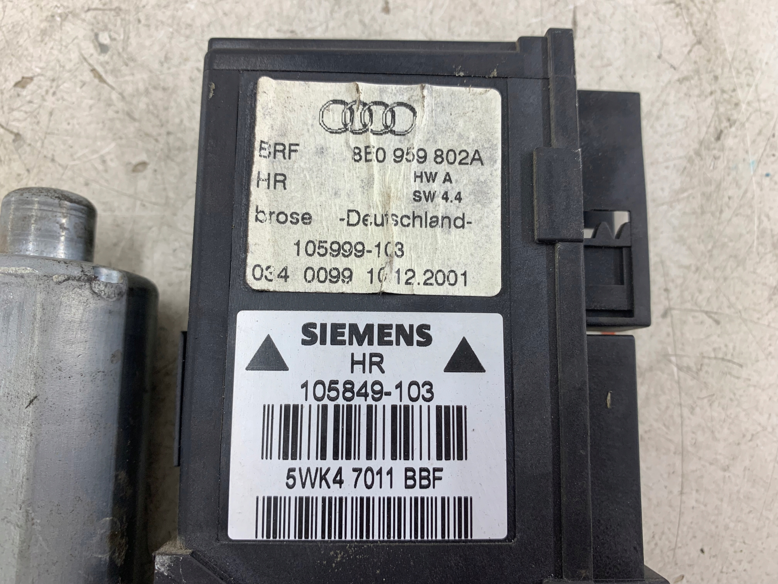 AUDI A4 B6 SILNICZEK SZYBY PRAWY TYŁ 8E0959802A - zdjęcie 6