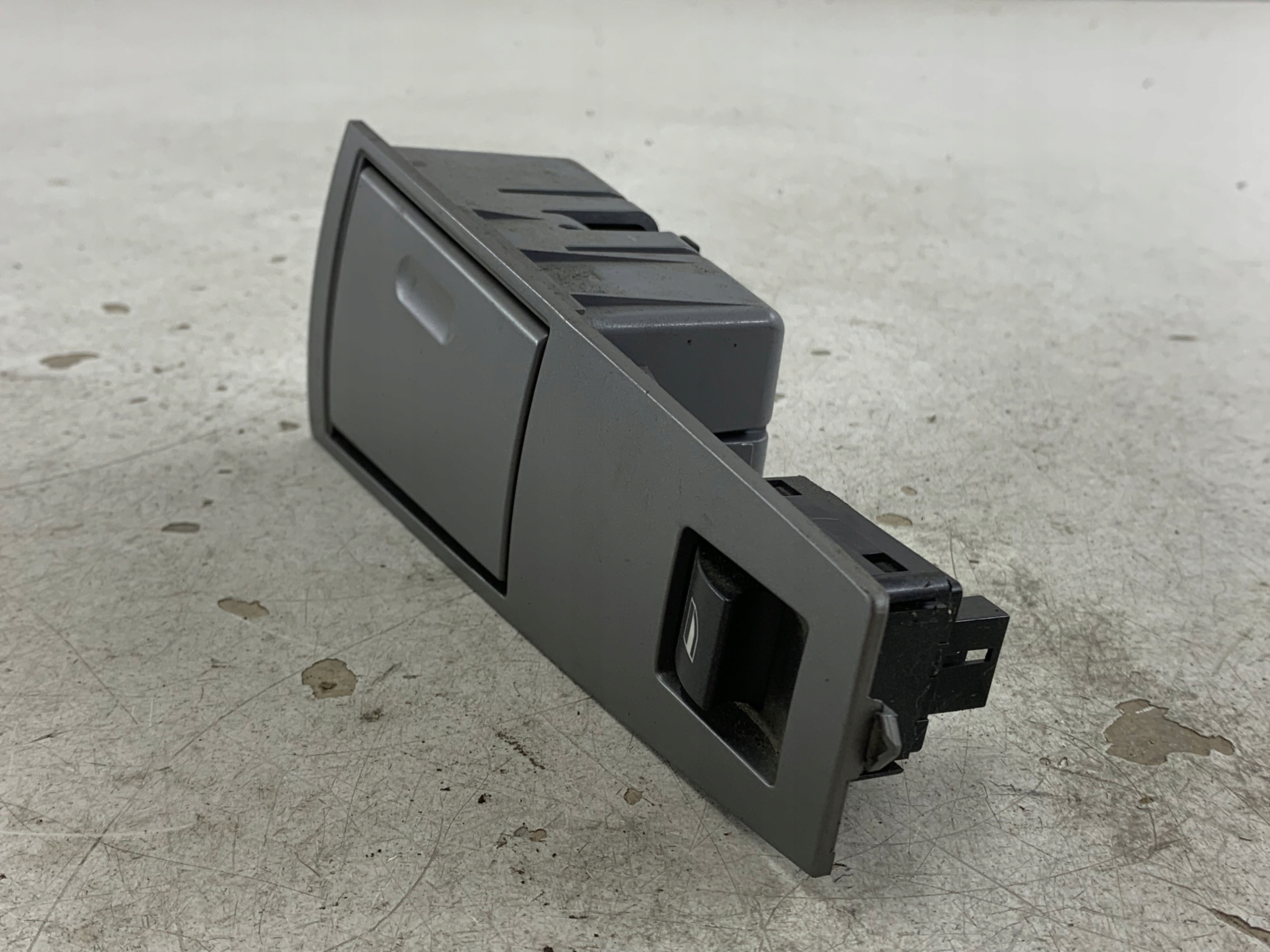 BMW E65 PRZEŁĄCZNIK PANEL SZYB LEWY PRZÓD SCHOWEK 8379597 - zdjęcie 5