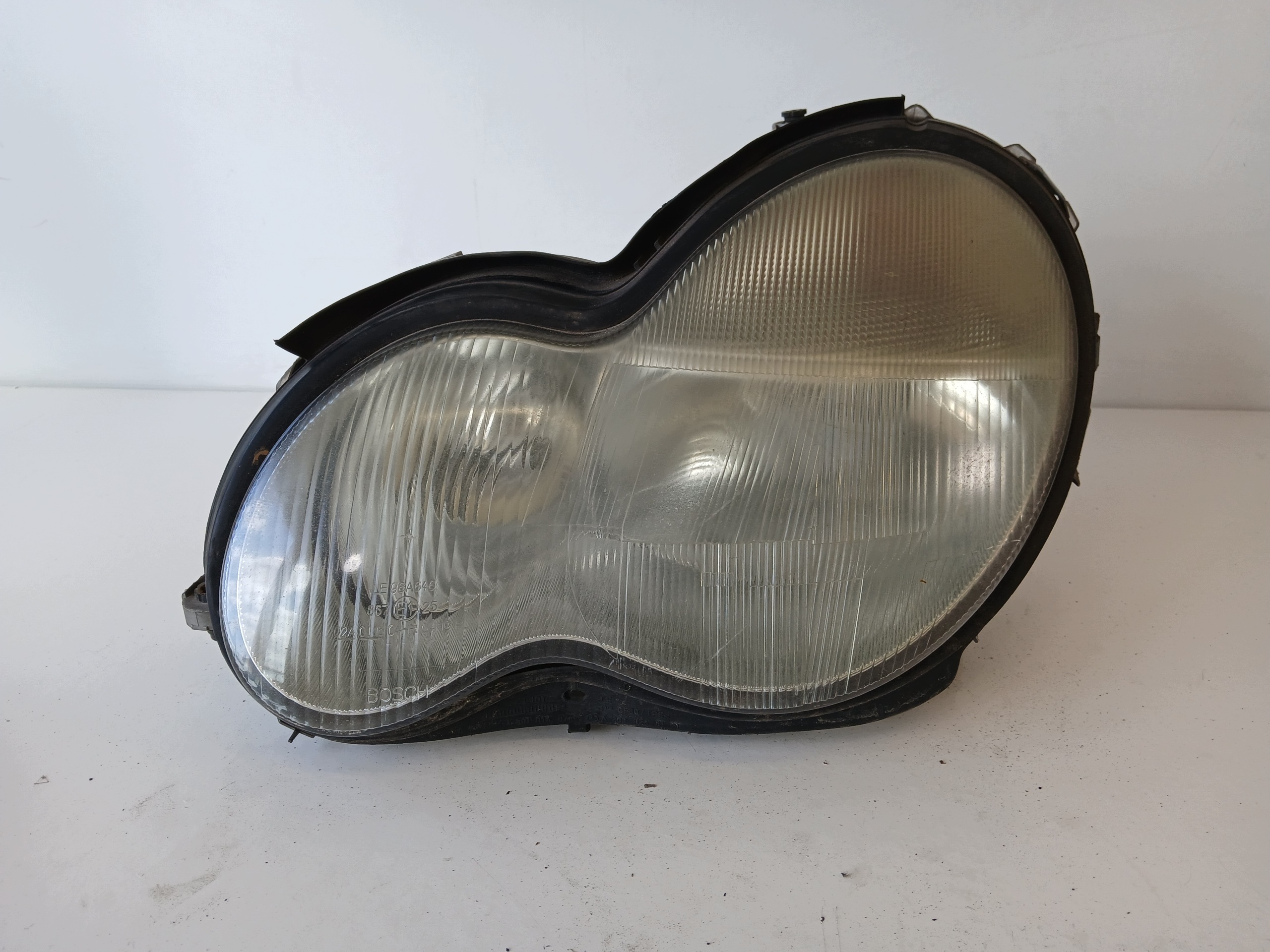 Dodatkowe zdjęcie używanej części: MERCEDES W203 LAMPA LEWA PRZÓD A2038200161