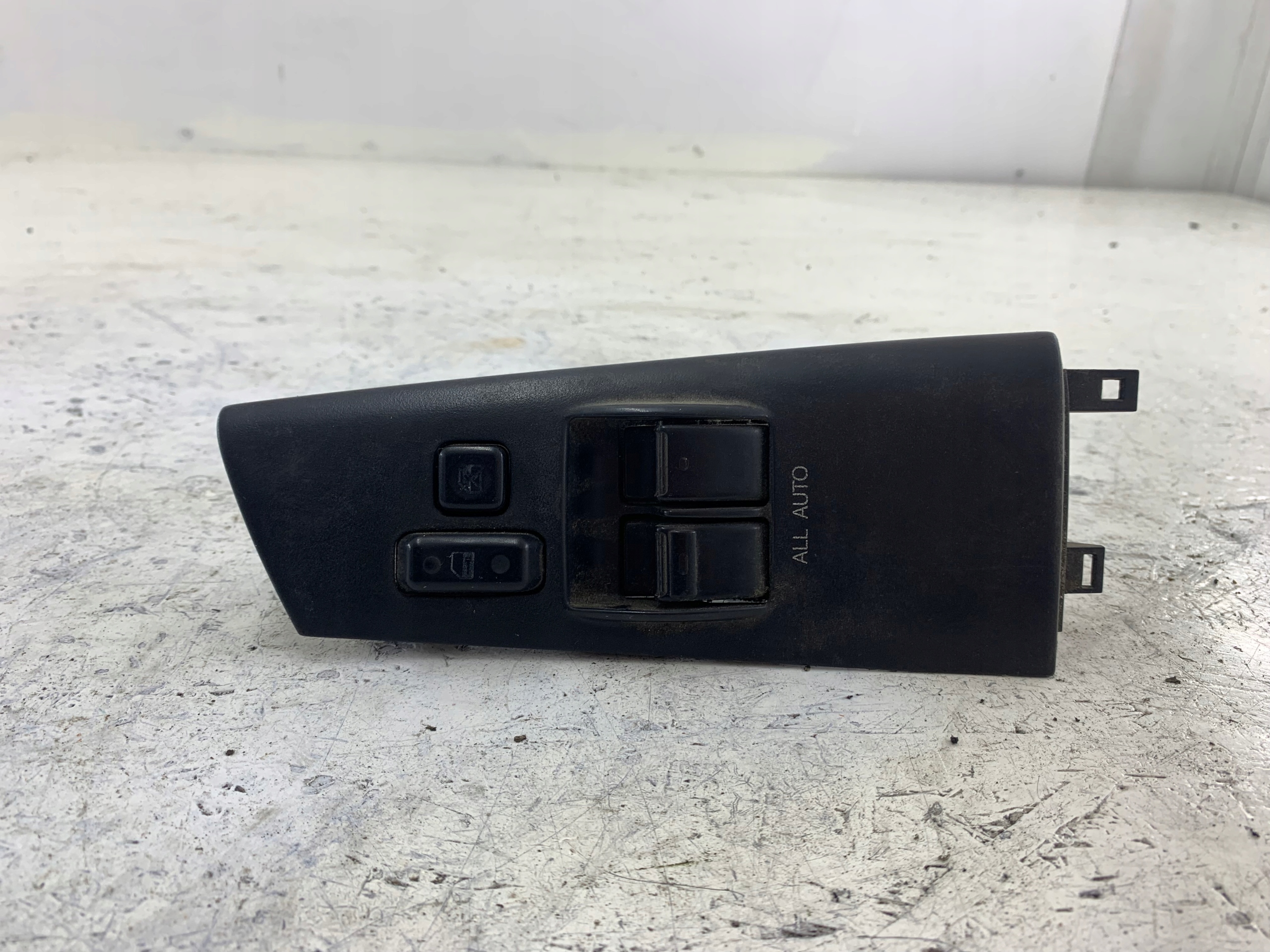 Dodatkowe zdjęcie używanej części: TOYOTA COROLLA E12 PANEL SZYB LEWY PRZÓD KIEROWCY 84820-02111