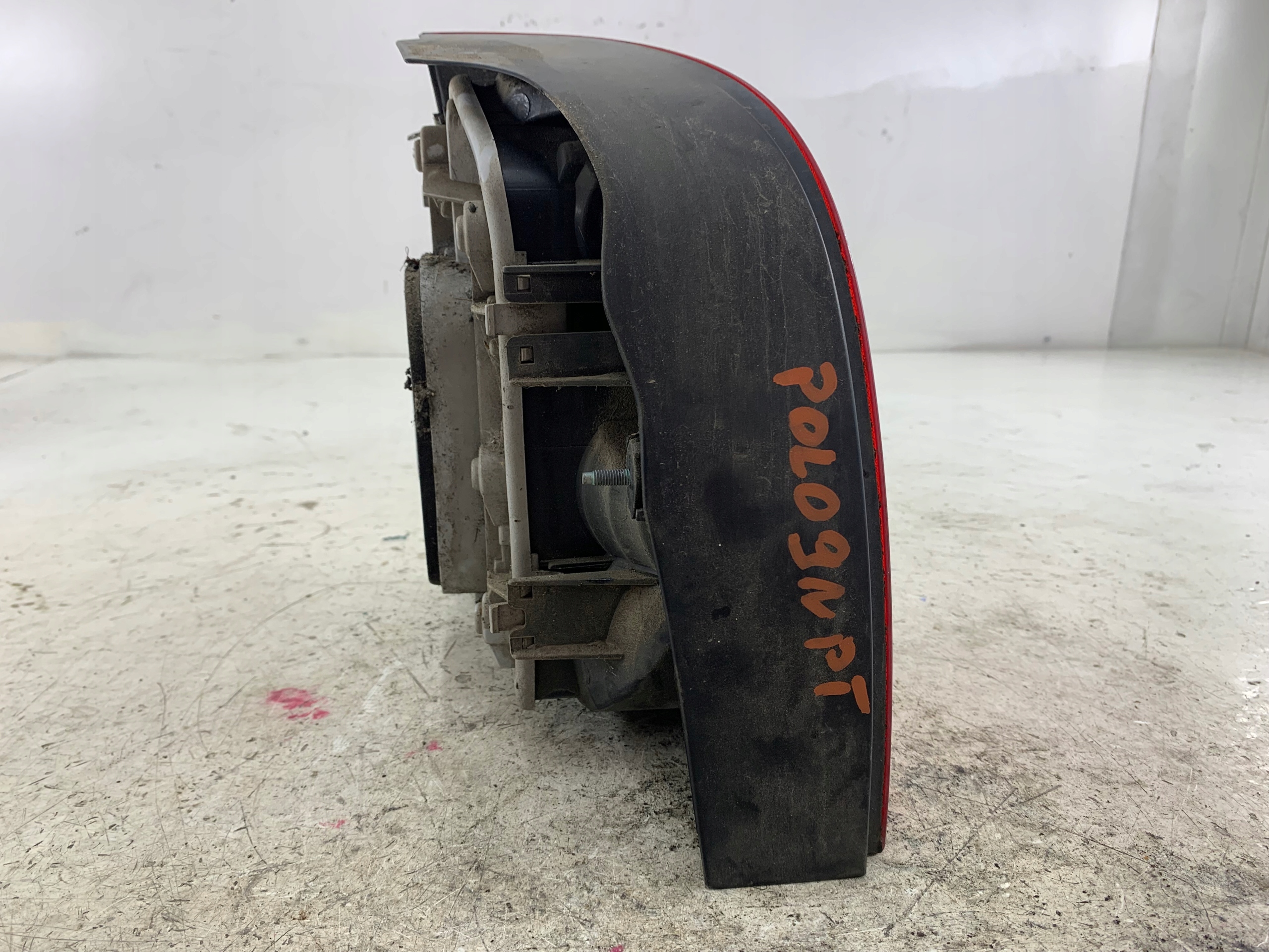 VW POLO IV 9N LAMPA PRAWA TYŁ - zdjęcie 4