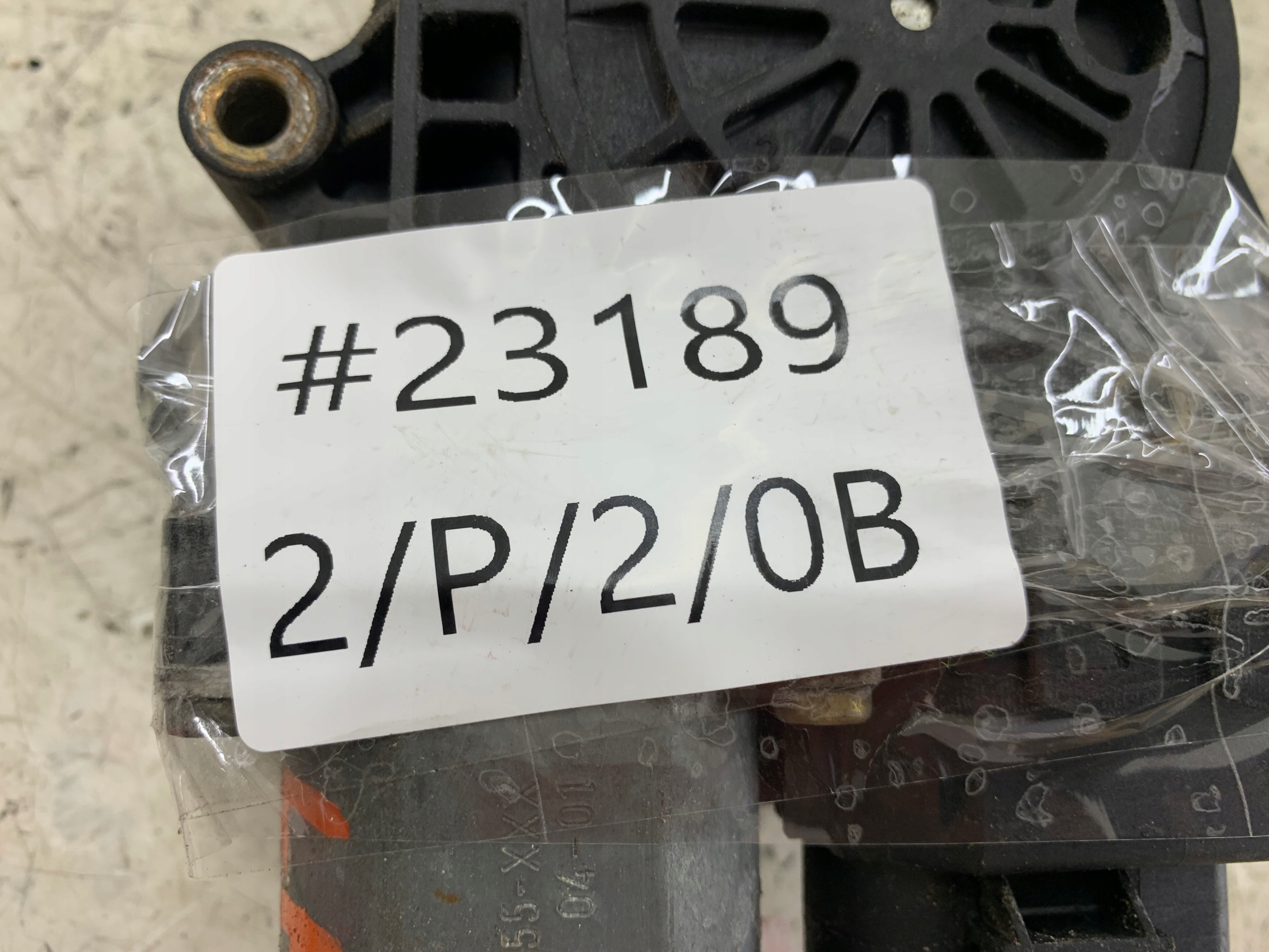 AUDI A6 C5 SILNICZEK SZYBY LEWY PRZÓD 0130821775 - zdjęcie 9