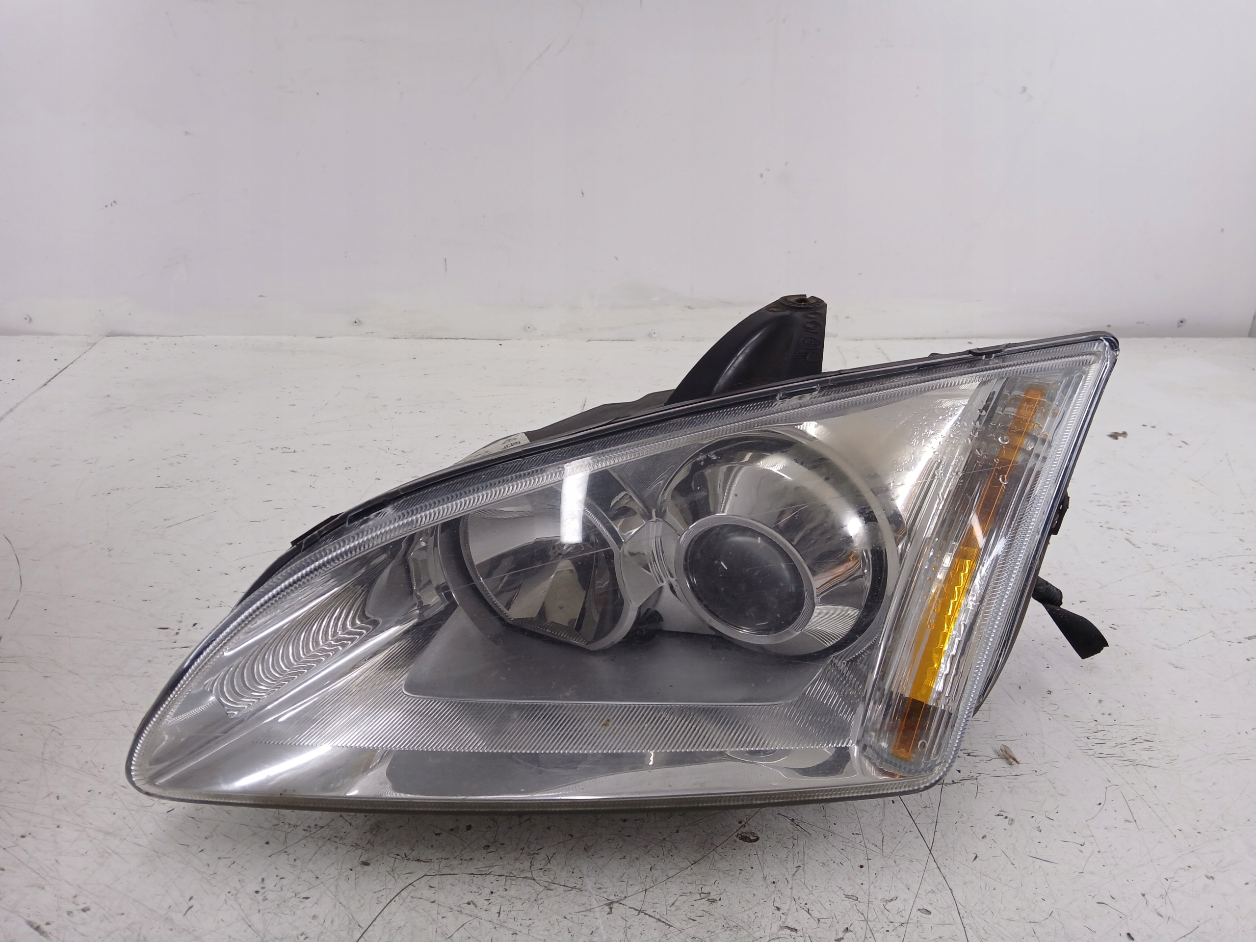 Dodatkowe zdjęcie używanej części: FORD FOCUS MK2 LAMPA LEWA PRZÓD XENON + PRZETWORNICA 4M51-13W030-EF