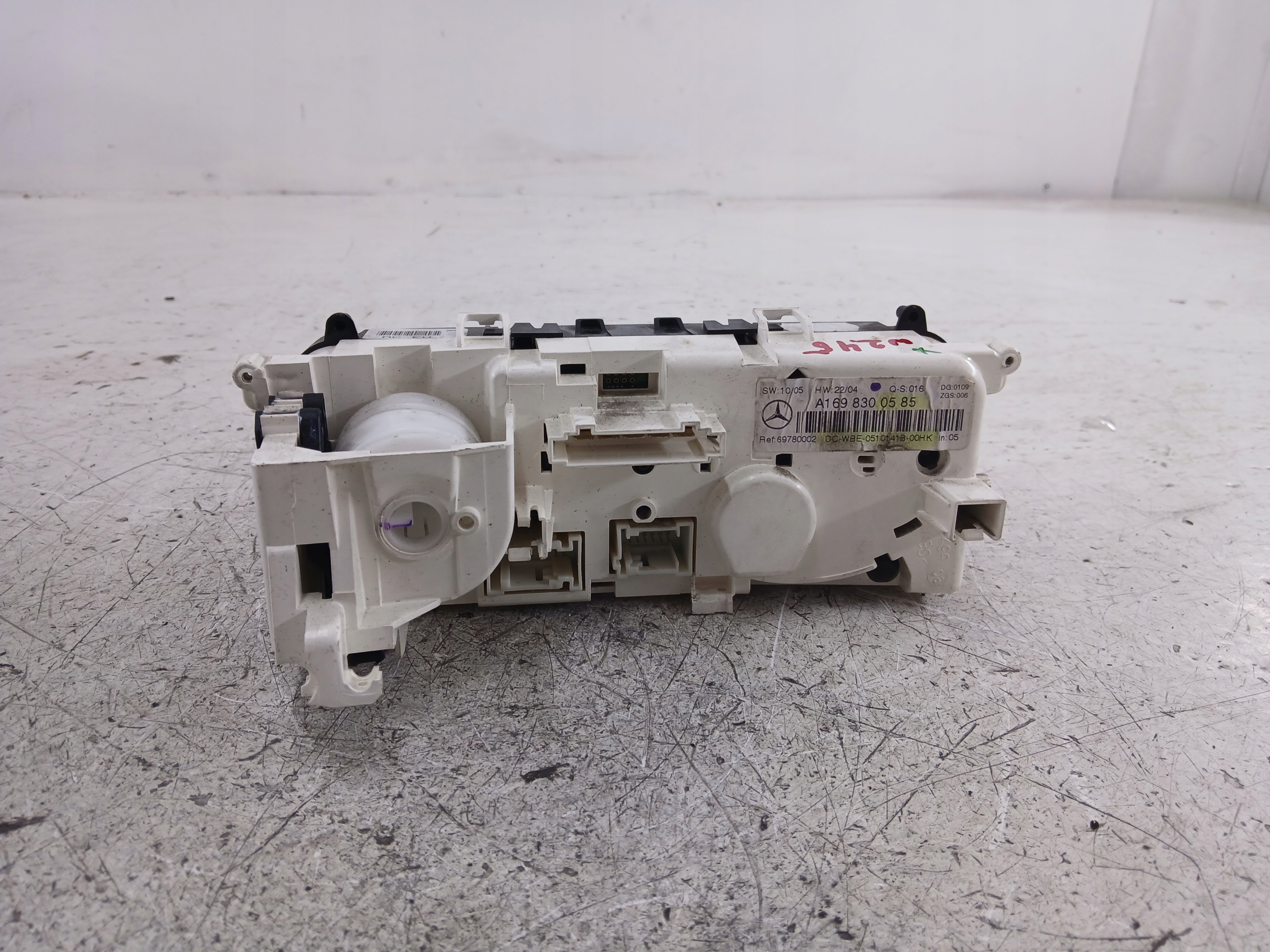 Dodatkowe zdjęcie używanej części: MERCEDES W169 PANEL KLIMATYZACJI A1698300585