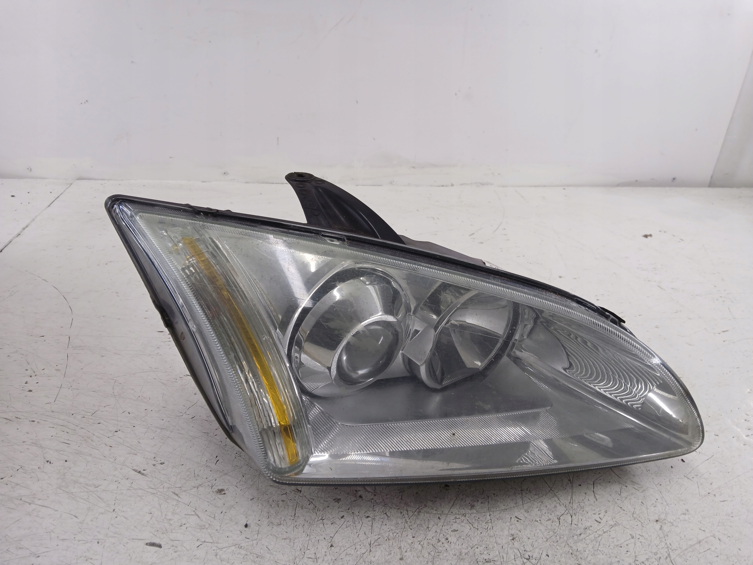 Dodatkowe zdjęcie używanej części: FORD FOCUS MK2 LAMPA PRAWA PRZÓD XENON + PRZETWORNICA 4M51-13W029-EC