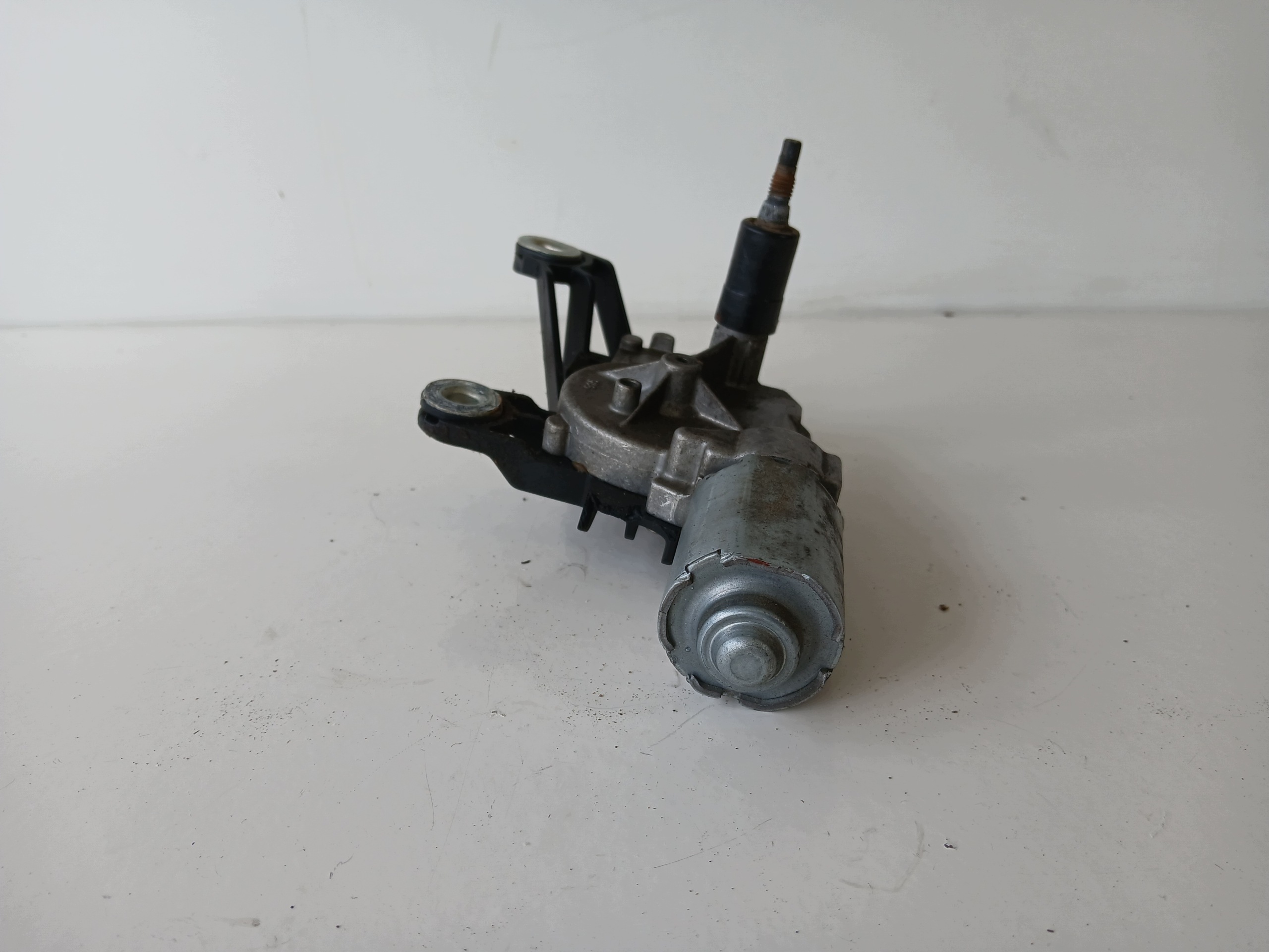 Dodatkowe zdjęcie używanej części: VW GOLF IV MECHANIZM WYCIERACZKI TYŁ 0390201592