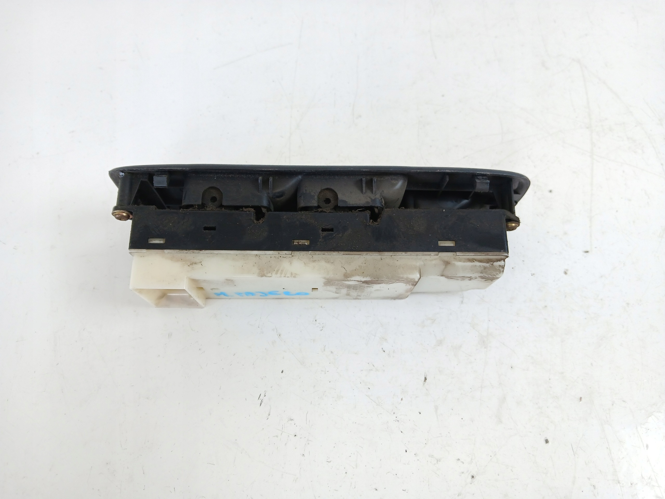Dodatkowe zdjęcie używanej części: MITSUBISHI PAJERO III PANEL SZYB LEWY PRZÓD MR445652