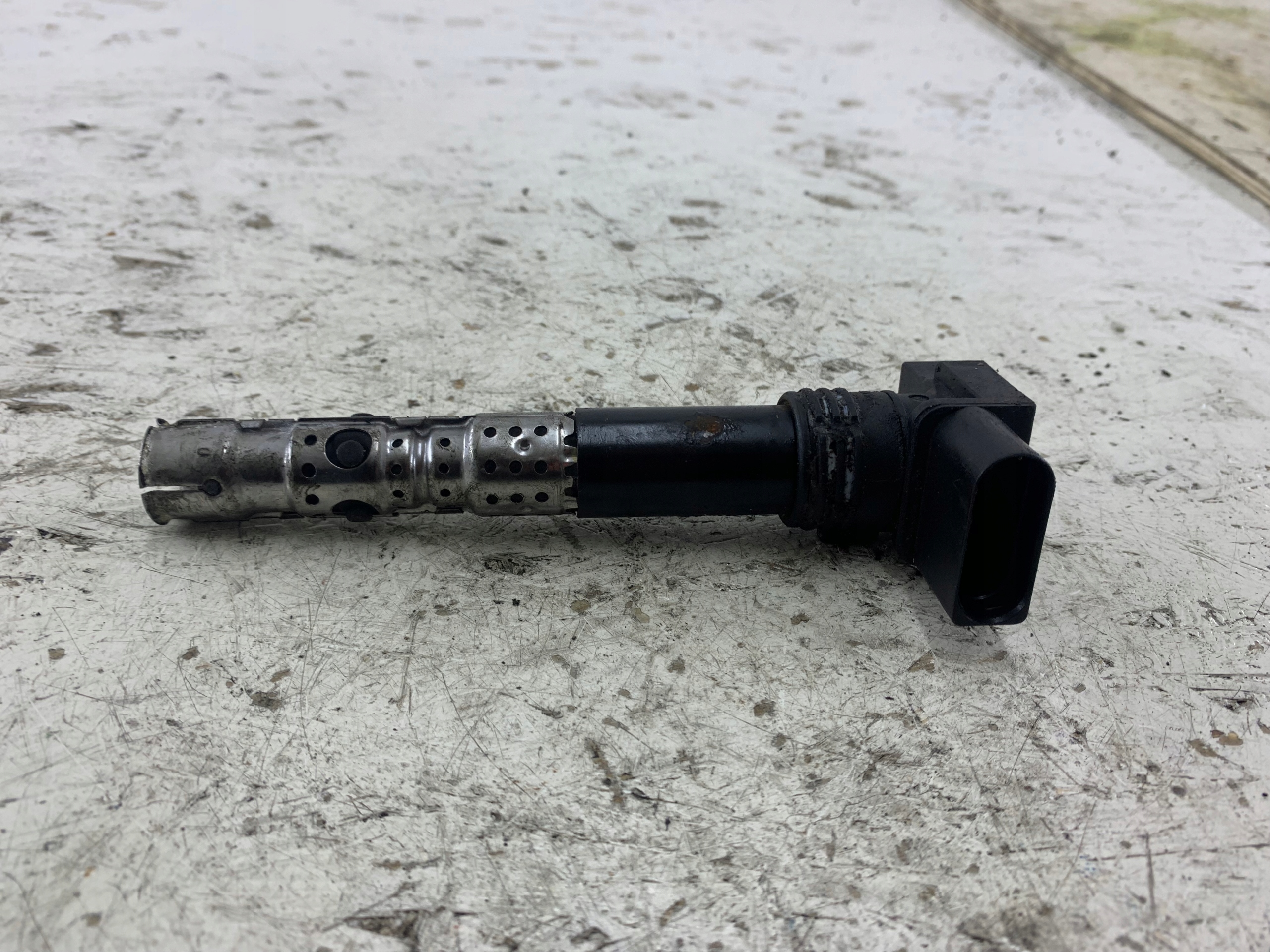 VW POLO 9N 1.2 CEWKA ZAPŁONOWA 03D905115E - zdjęcie 2