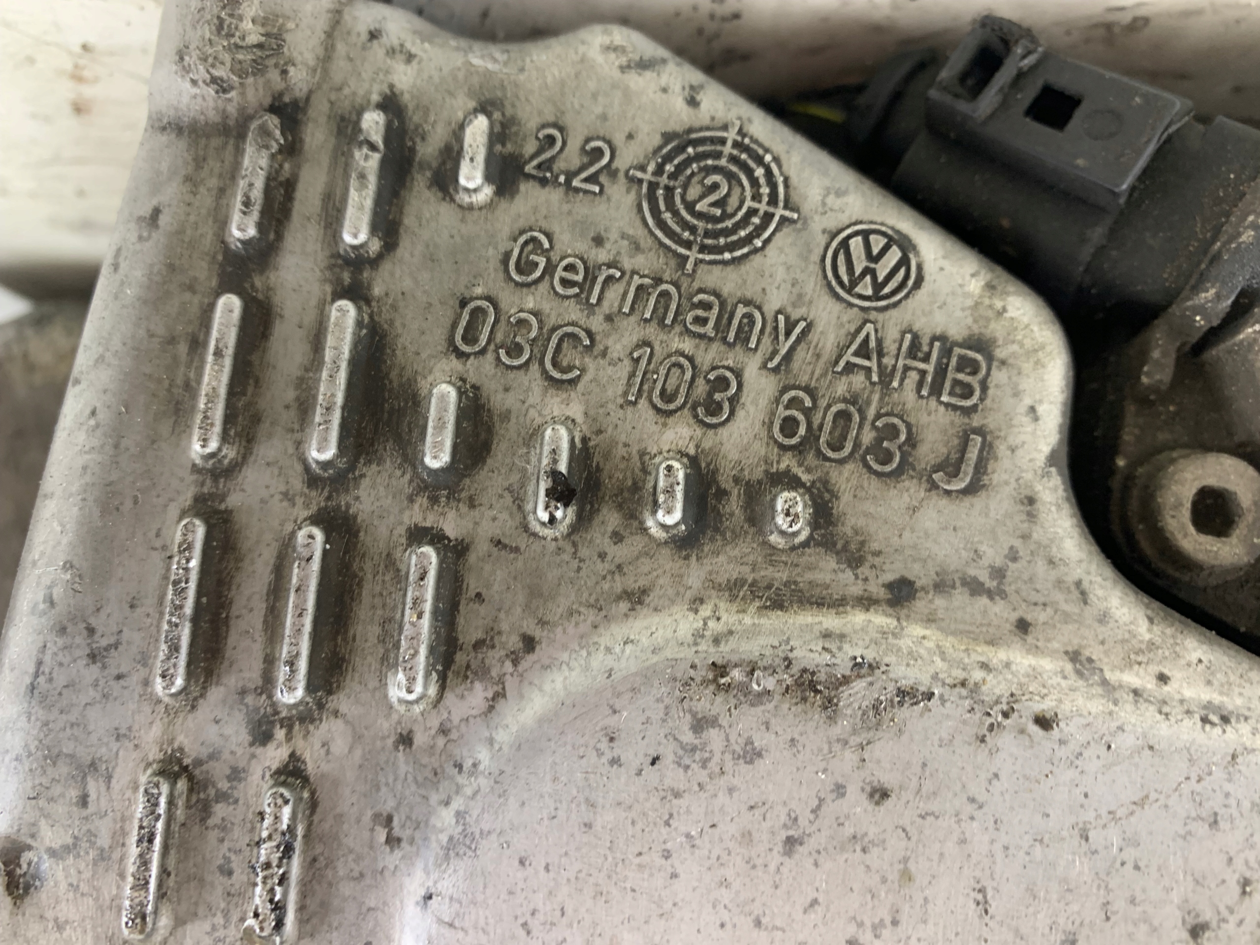 Dodatkowe zdjęcie używanej części: VW GOLF V OCTAVIA II 1.6 FSI MISKA OLEJOWA 03C103603J