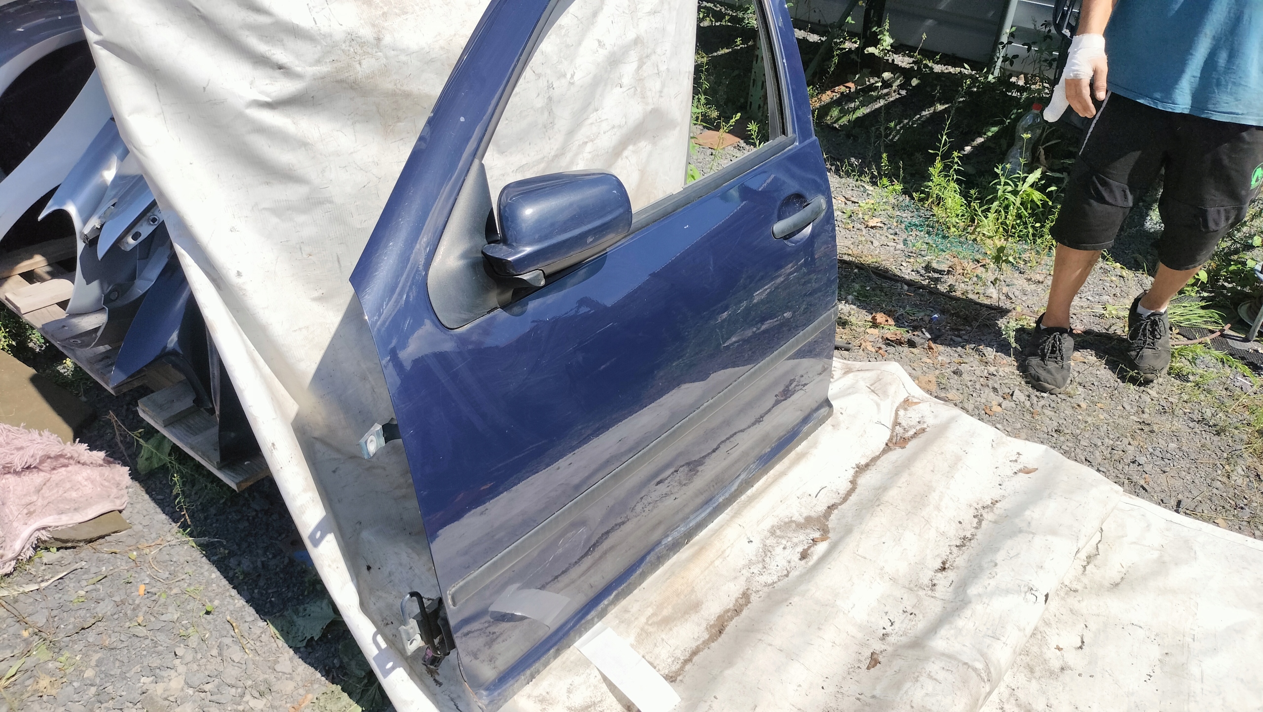 VW GOLF IV DRZWI LEWY PRZÓD NIEBIESKIE - zdjęcie 5