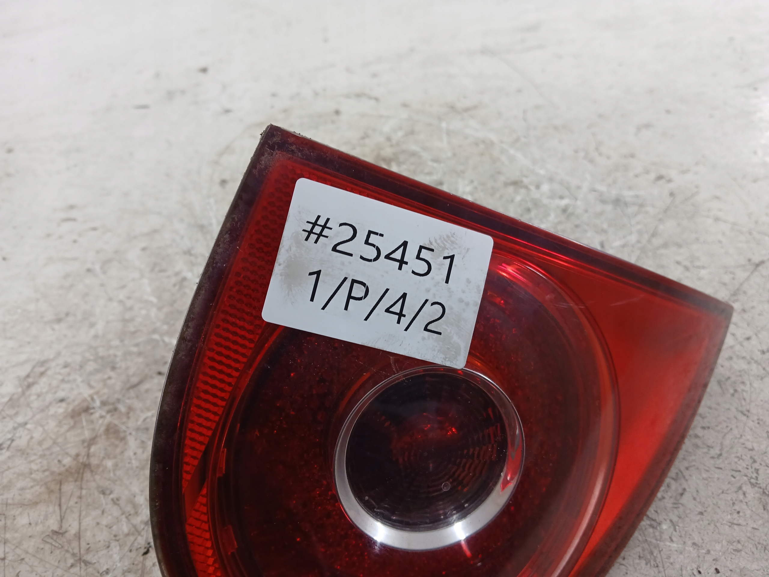 VW GOLF V LAMPA LEWA TYŁ KLAPA - zdjęcie 6