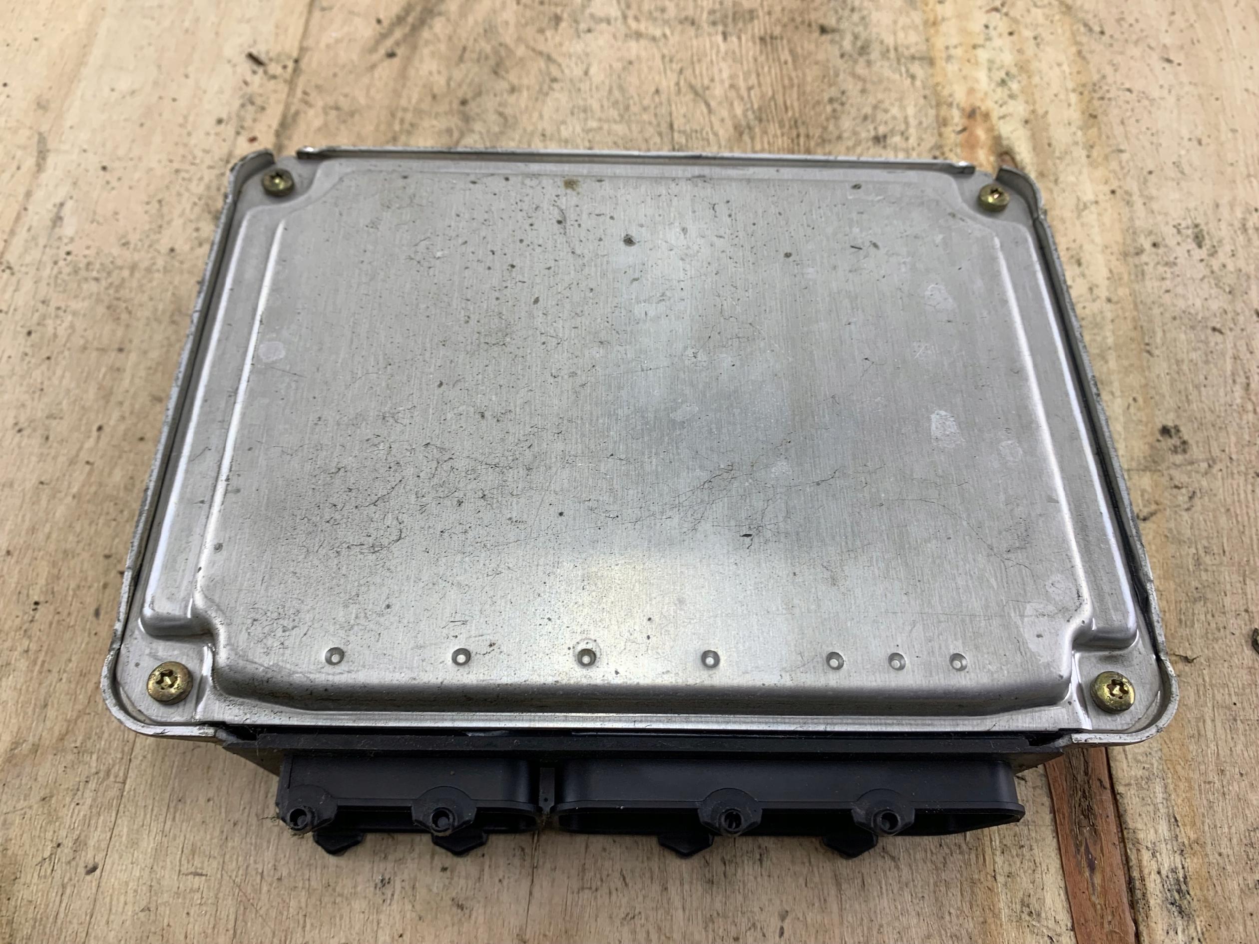 Dodatkowe zdjęcie używanej części: VW POLO III LIFT 6N2 1.4 STEROWNIK SILNIKA 030906032BD