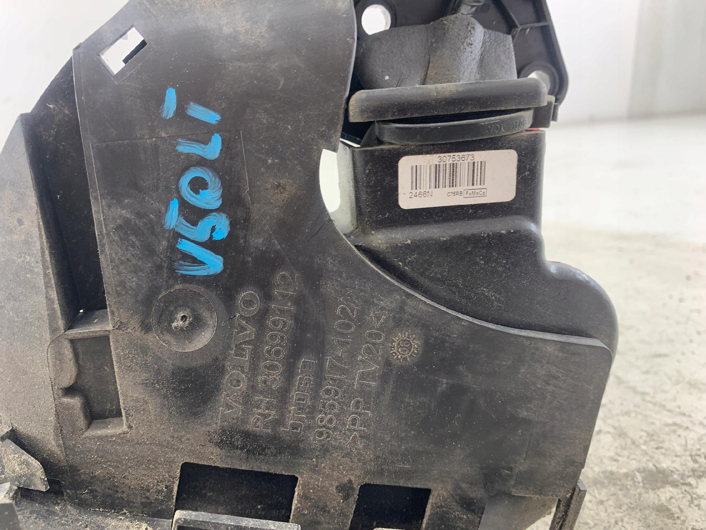 Dodatkowe zdjęcie używanej części: VOLVO V50 I ZAMEK DRZWI PRAWY TYŁ 30699112 30753673