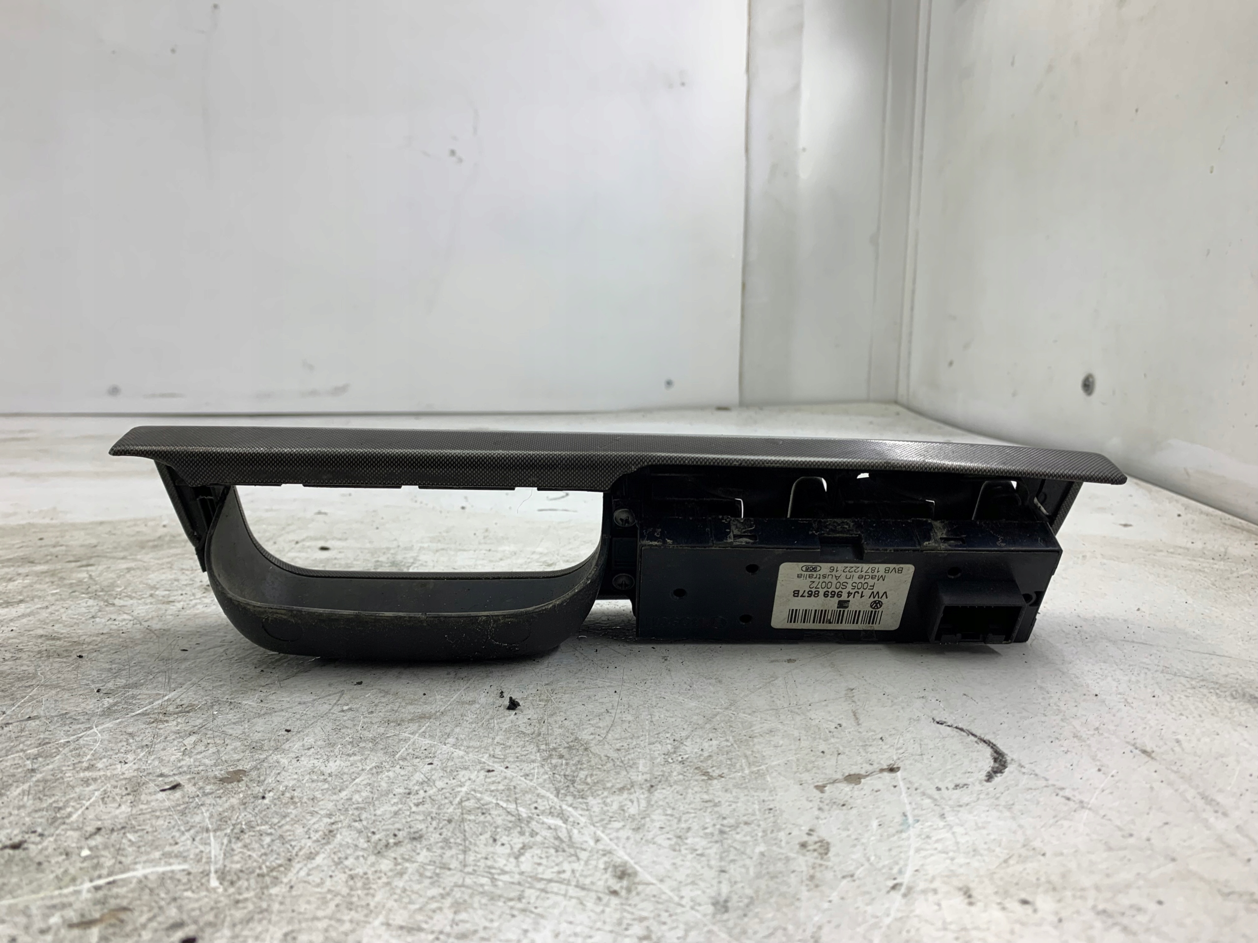 Dodatkowe zdjęcie używanej części: VW GOLF IV PASSAT B5 PANEL SZYB LEWY PRZÓD 1J4959857B