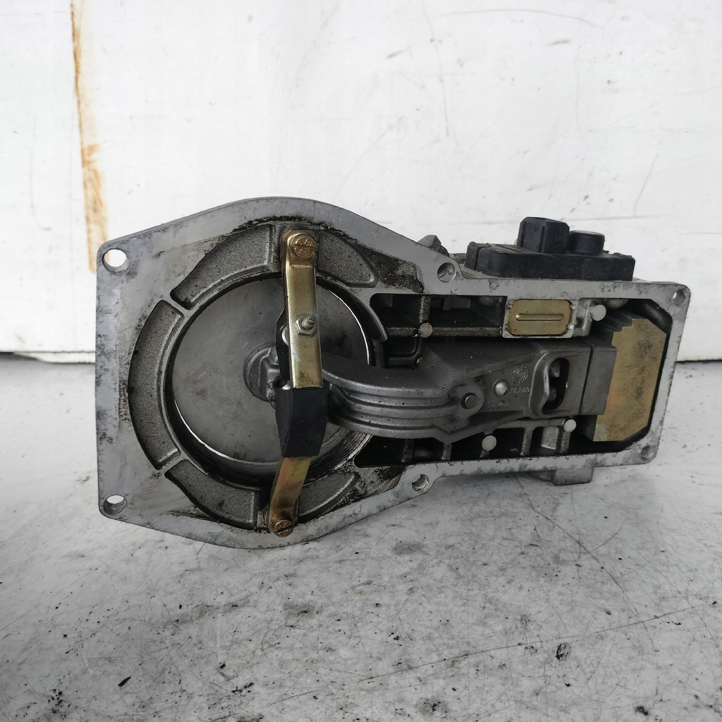 AUDI 80 B3 1.8 ROZDZIELACZ PALIWA 026133353 BOSCH - zdjęcie 4