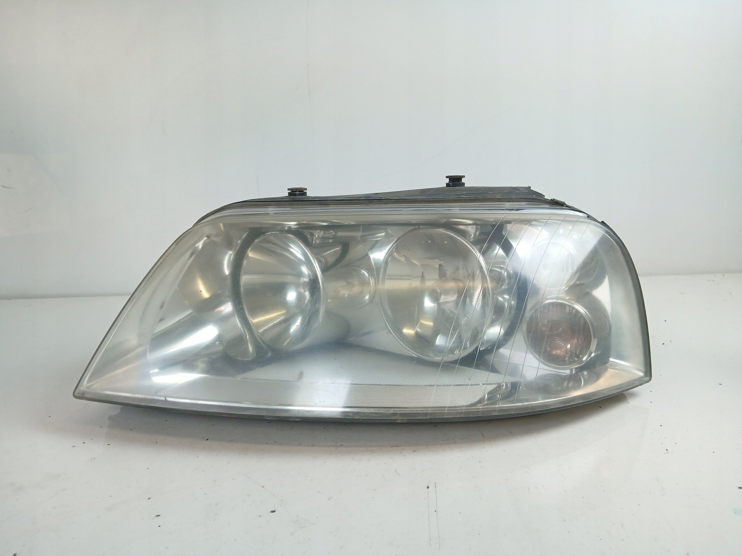 Dodatkowe zdjęcie używanej części: VW SHARAN I LIFT LAMPA LEWA PRZÓD 7M3941015AA