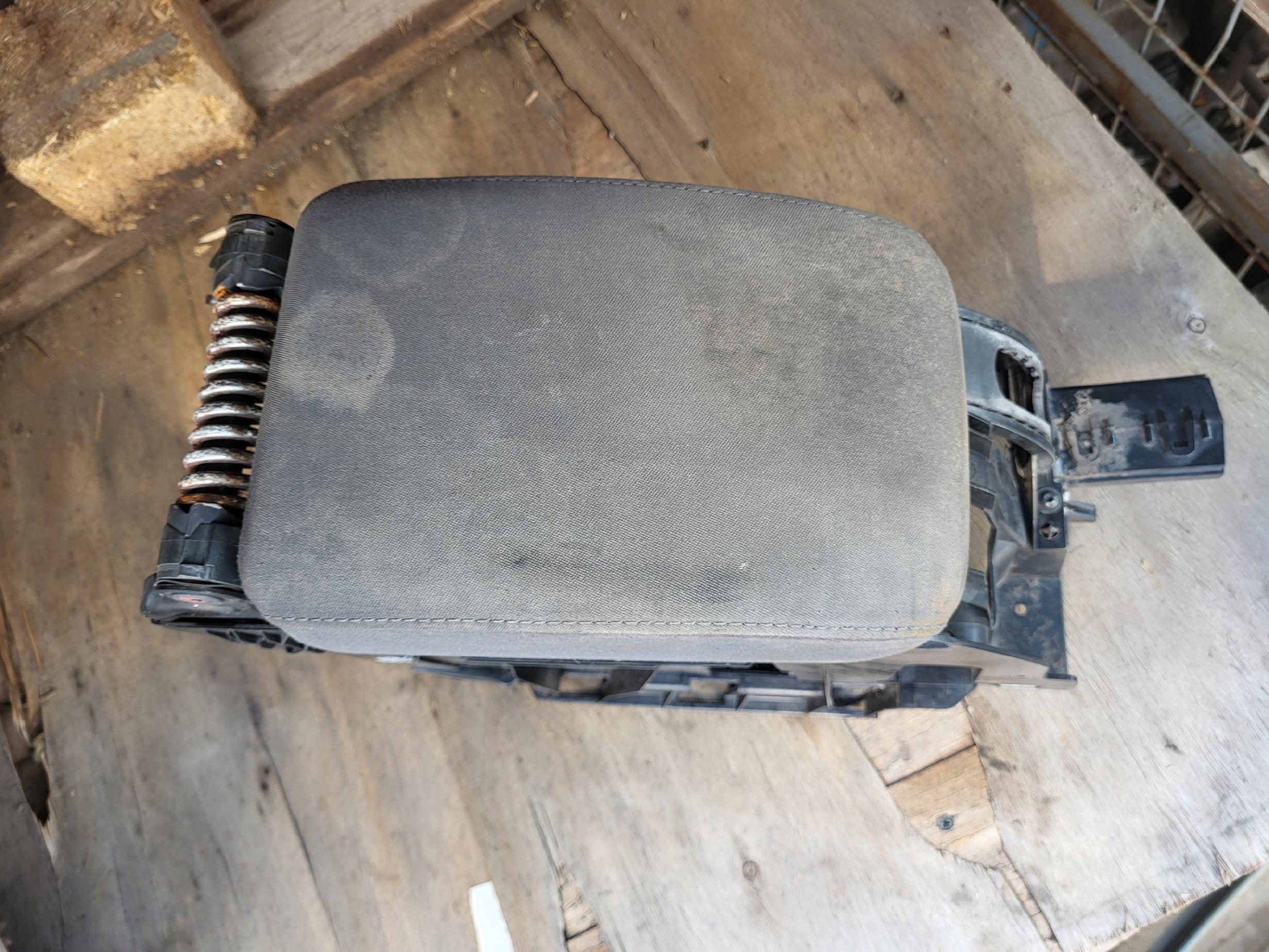 VW GOLF V PODŁOKIETNIK SCHOWEK - zdjęcie 4