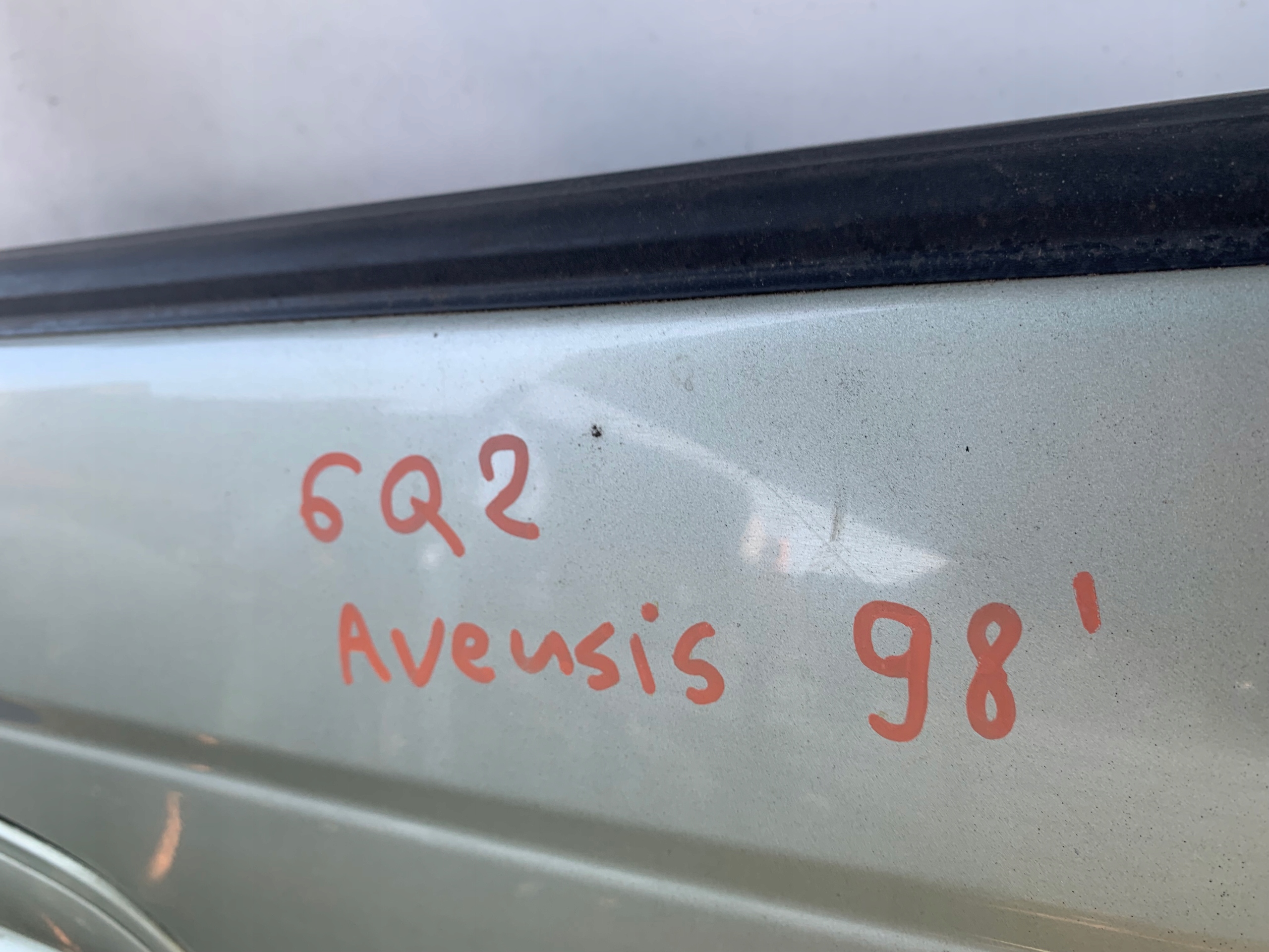 Dodatkowe zdjęcie używanej części: TOYOTA AVENSIS T22 DRZWI PRAWY PRZÓD 6Q2