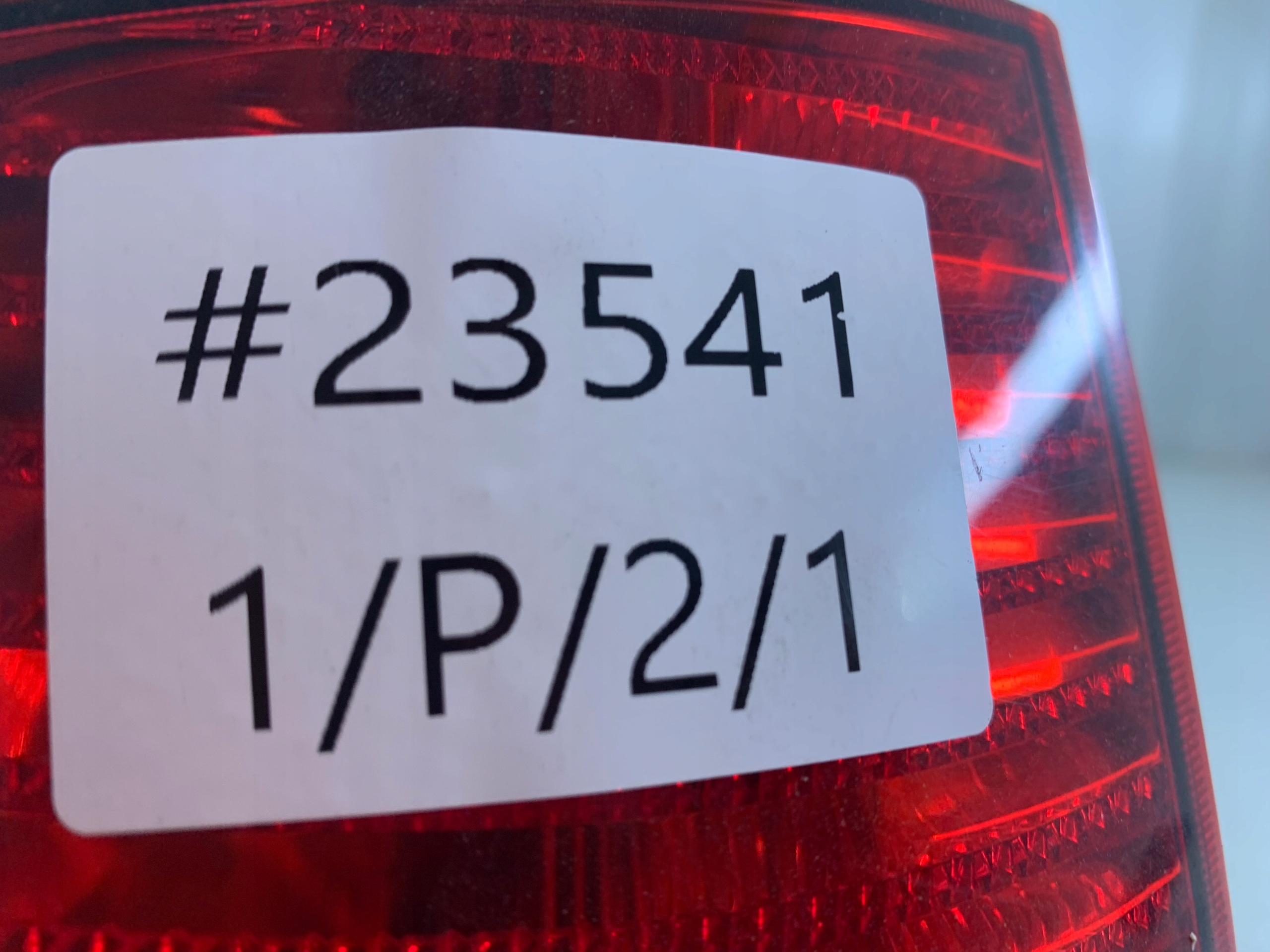 VW POLO IV 9N LAMPA PRAWA TYŁ - zdjęcie 7