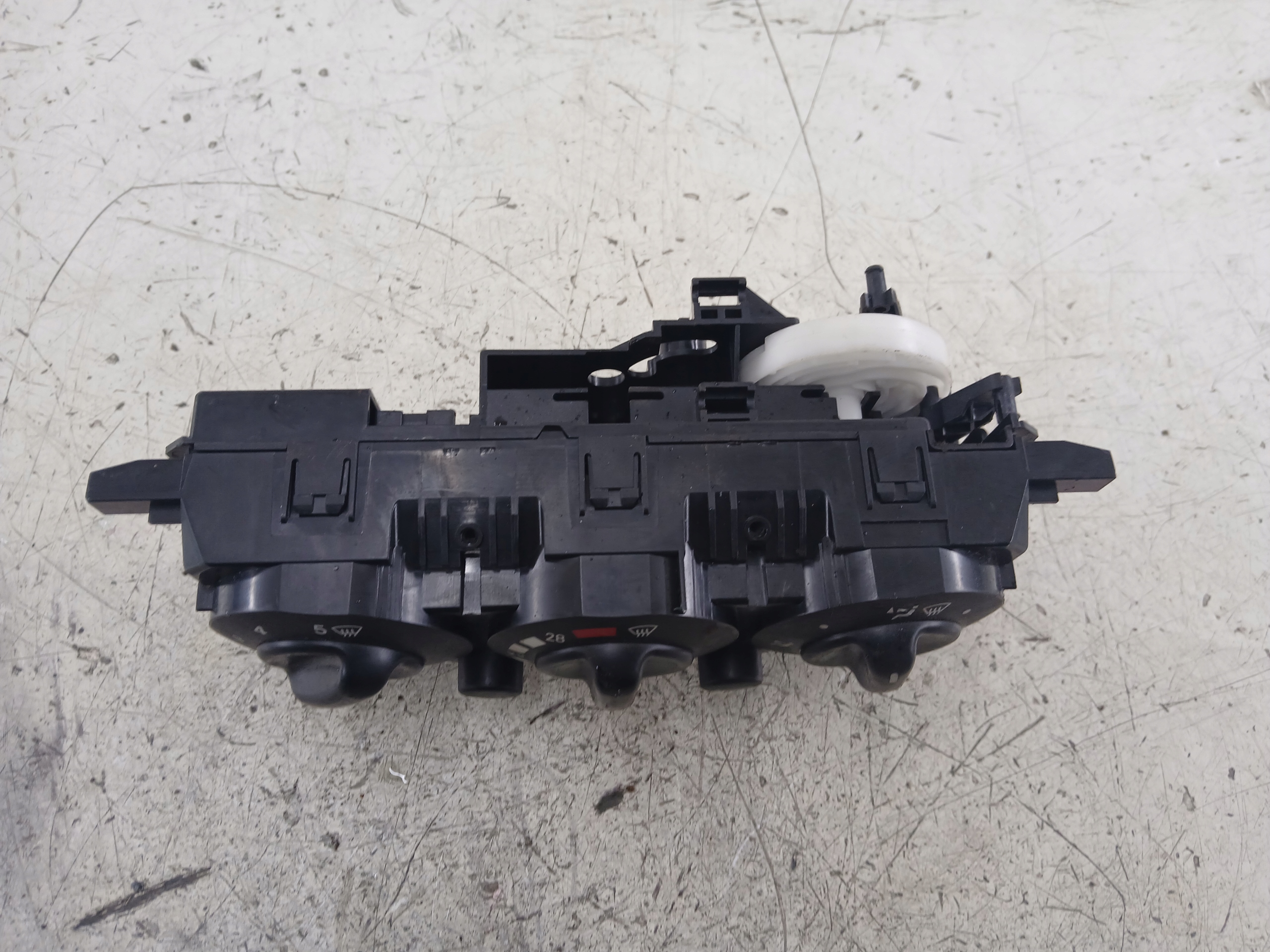 MERCEDES W168 PANEL KLIMATYZACJI 1688302185 - zdjęcie 5